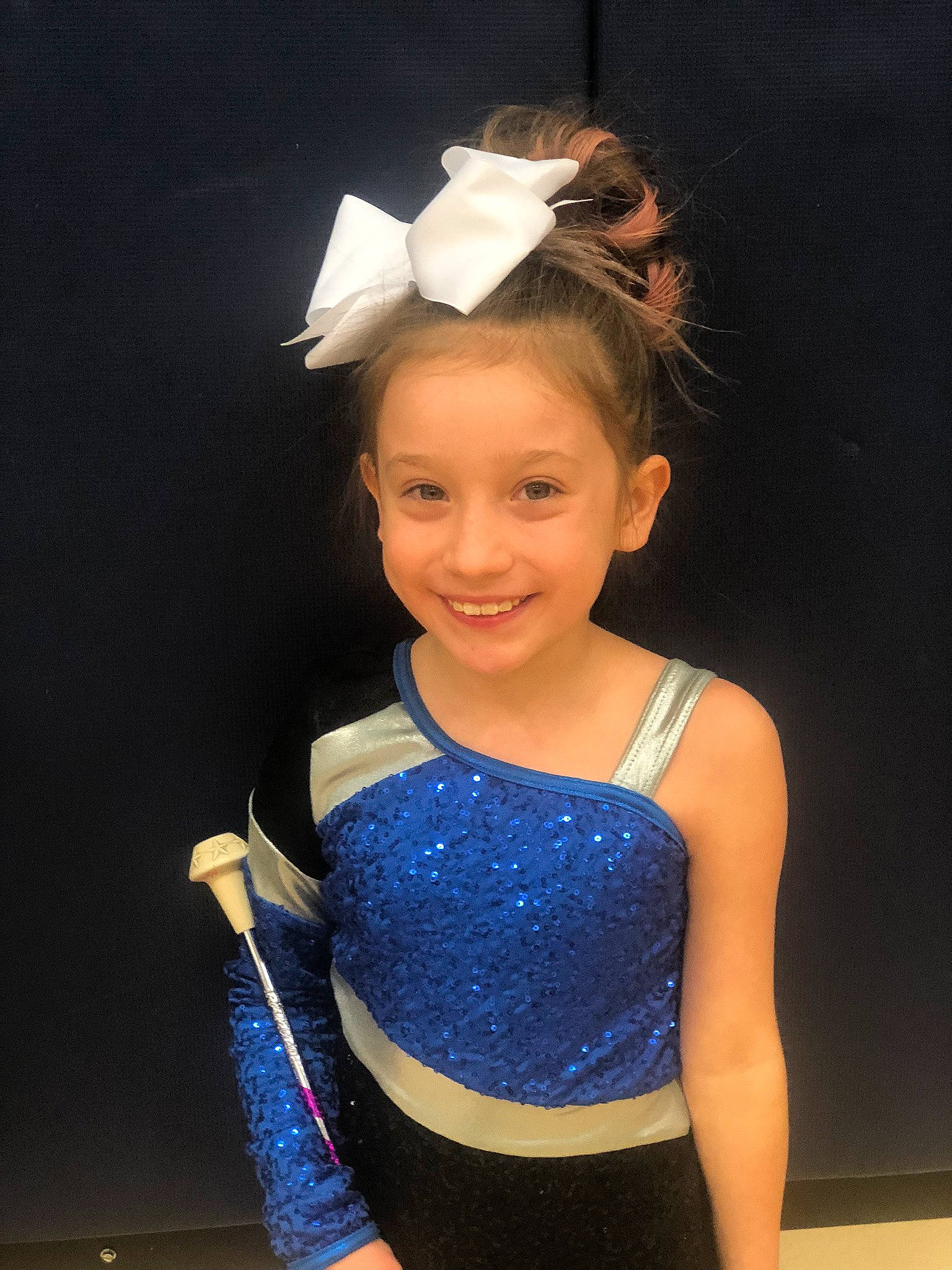 Leticia is registered to the contest to win money with this photo: cheerleading_uniform, child, child_model, clothing, electric_blue, hairstyle, joy, leotard, majorette_dancer, performance, person, smile, sportswear, uniform