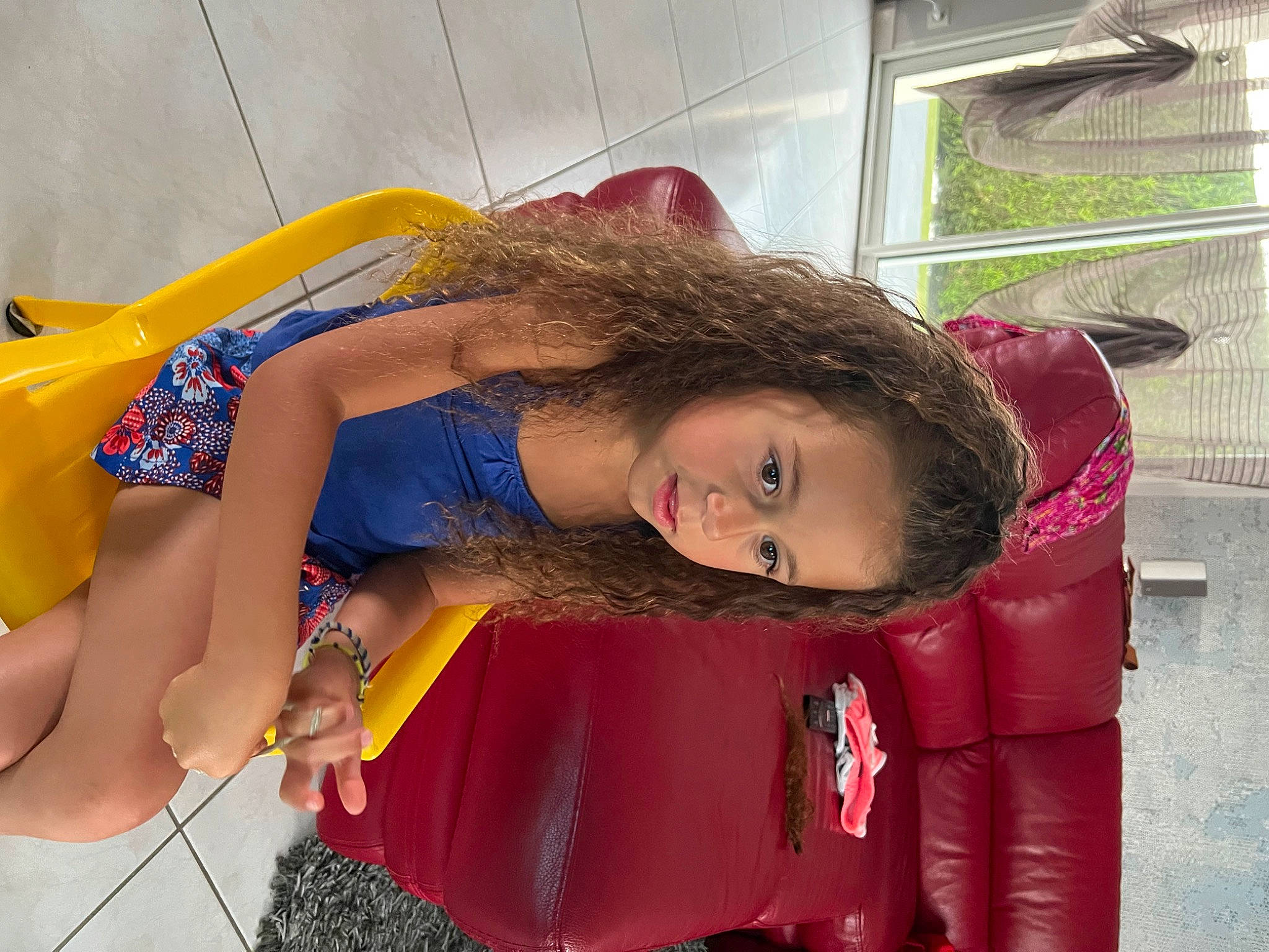 Kélya a rejoint le concours — aidez-le/la à gagner de superbes lots ! abdomen, baby_products, child, costume, dress, event, fun, happy, human_leg, leisure, magenta, person, room, swimwear, thigh, toddler, trunk, vacation, vehicle_door