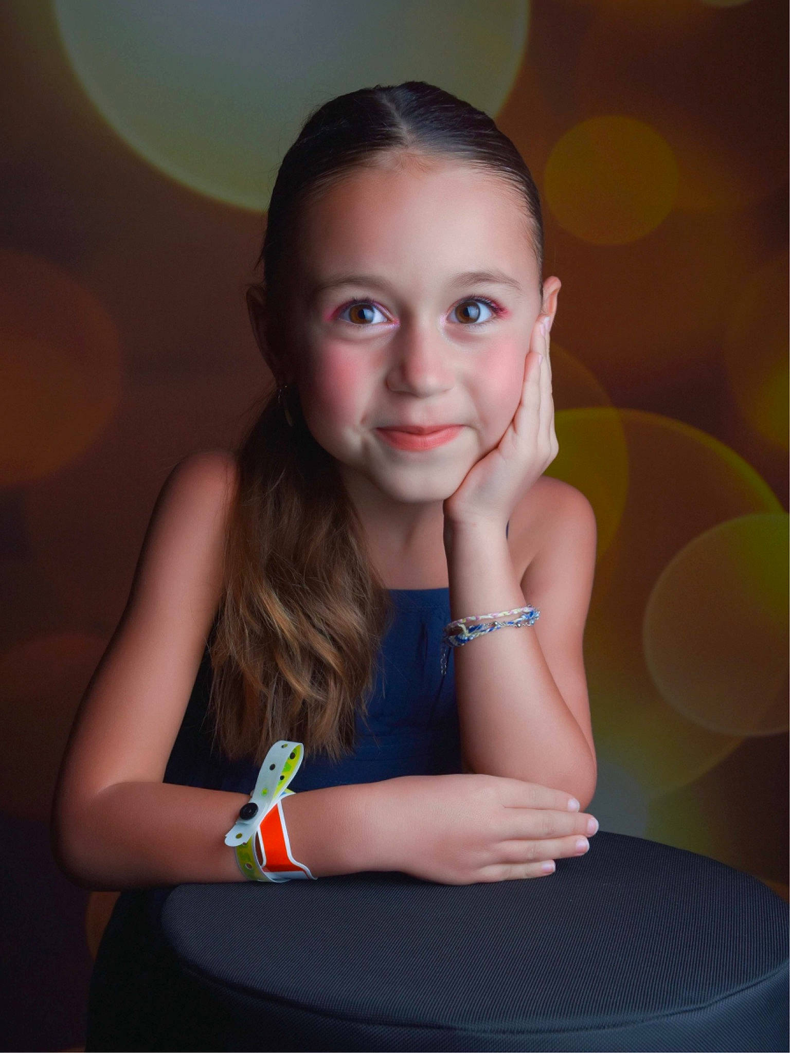Kélya participe au concours pour gagner de l'argent avec cette photo : brown_hair, cheek, child, cool, elbow, electric_blue, eyebrow, eyelash, flash_photography, fun, gesture, happy, iris, jewellery, joy, lip, neck, person, shoulder, skin