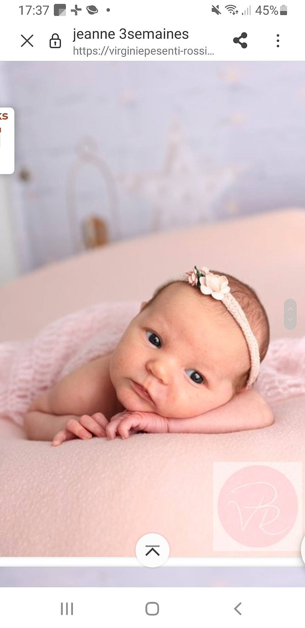 Jeanne a rejoint le concours — aidez-le/la à gagner de superbes lots ! baby, baby_toddler_clothing, cheek, child, comfort, eye, eyebrow, eyelash, face, fashion_accessory, flash_photography, happy, headgear, iris, linens, person, portrait_photography, skin, sleeve, toddler