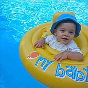Naël a rejoint le concours — aidez-le/la à gagner de superbes lots ! baby, blue_hat, child, cute, floating, floating_device, fun, happy, infant, outdoor, playful, pool, relaxation, smiling, summer, sunny, swimming_pool, toddler, water, yellow_inflatable_ring
