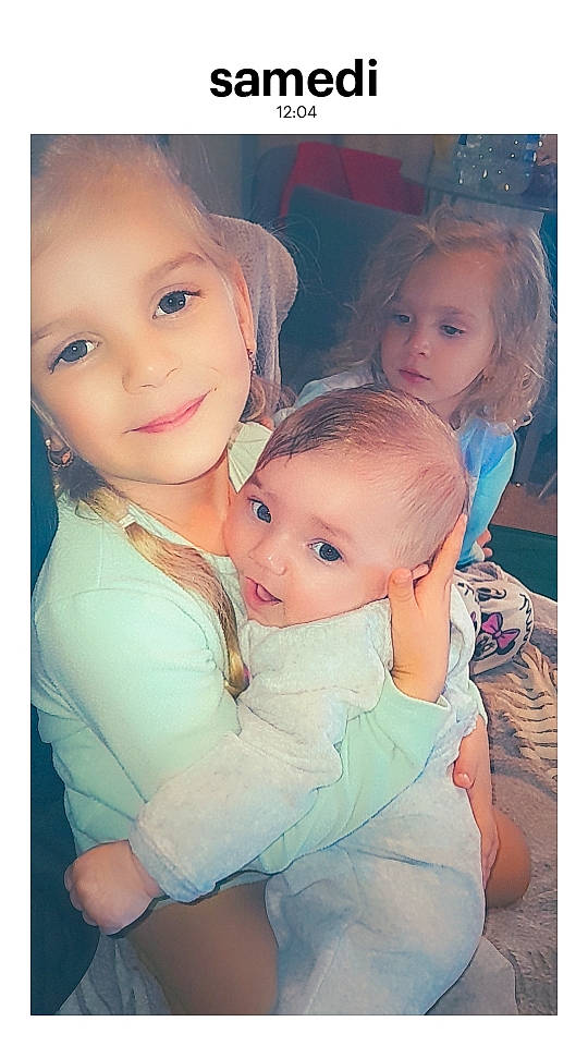 Jazzz a rejoint le concours — aidez-le/la à gagner de superbes lots ! baby, beauty, cheek, child, chin, cool, eyebrow, fun, gesture, hairstyle, happy, iris, joy, nose, people, person, photo_caption, product, skin, smile