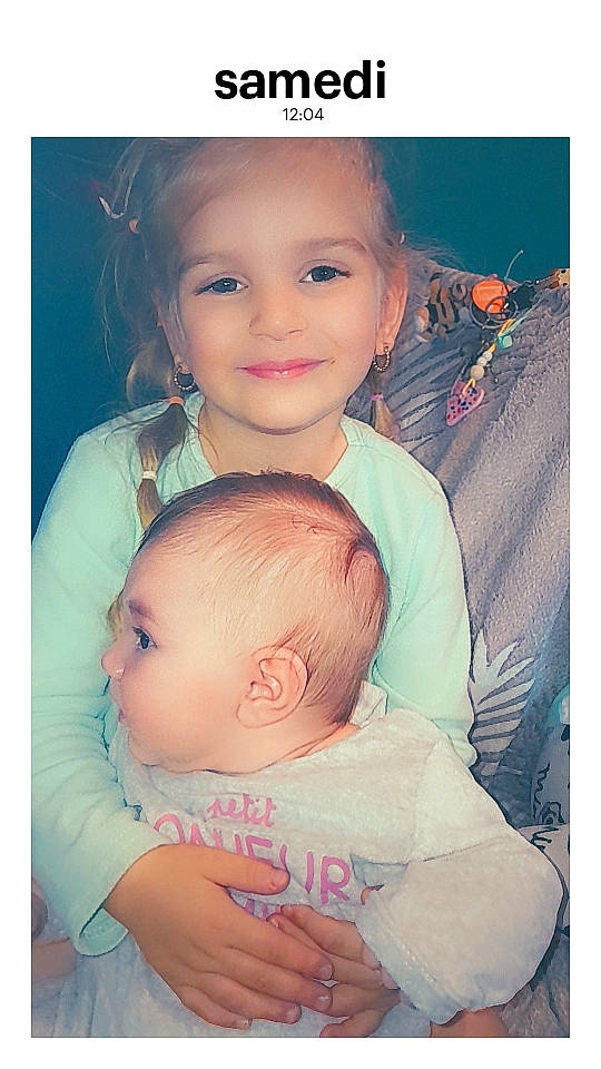 Jazzz participe au concours pour gagner de l'argent avec cette photo : cheek, ear, eye, eyebrow, eyelash, facial_expression, forehead, hair, hand, happy, head, human_body, iris, joy, lip, mouth, neck, nose, person, product