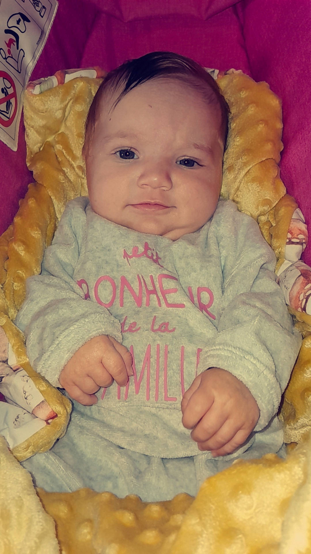 Mensia a rejoint le concours — aidez-le/la à gagner de superbes lots ! baby, baby_toddler_clothing, cheek, chin, eye, eyebrow, face, facial_expression, hairstyle, head, human, iris, lip, mammal, mouth, nose, person, product, skin, sleeve