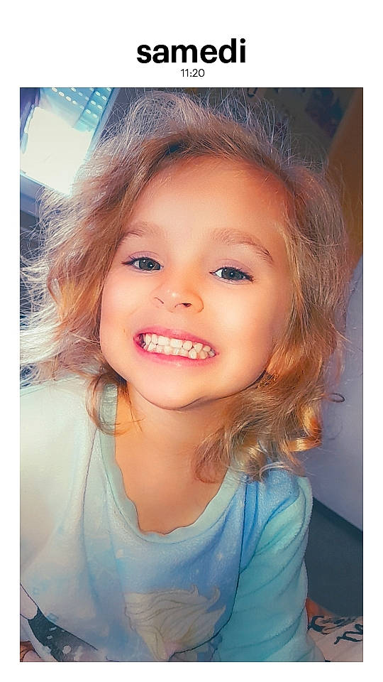 Perla a rejoint le concours — aidez-le/la à gagner de superbes lots ! bangs, beauty, blond, brown_hair, cheek, child, electric_blue, eyelash, flash_photography, fun, hair_coloring, happy, jaw, joy, lip, magenta, nose, person, smile, snapshot