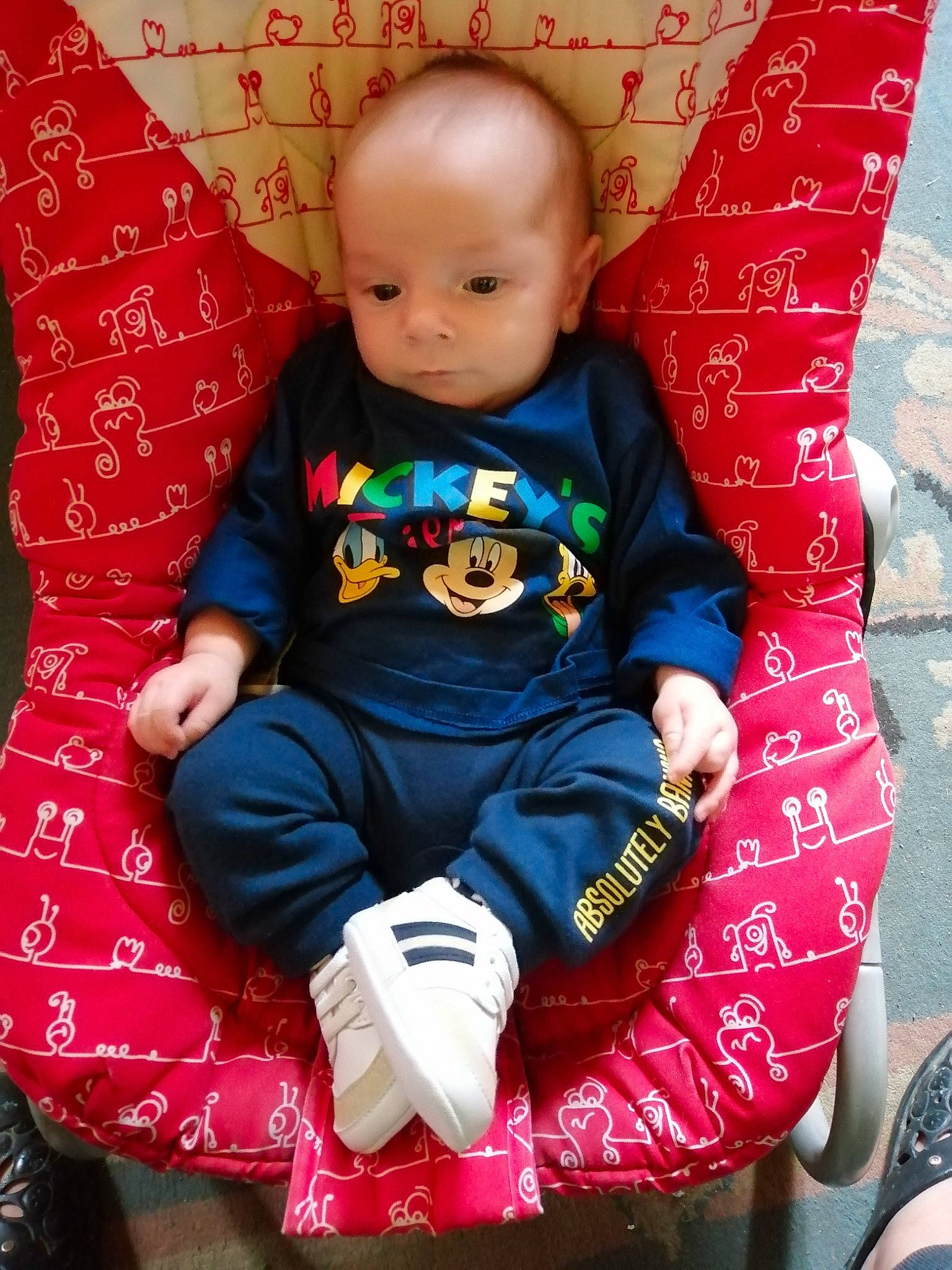 Gabriel participe au concours pour gagner de l'argent avec cette photo : baby, baby_toddler_clothing, chair, cheek, child, comfort, eye, head, lap, magenta, person, pink, product, purple, red, sitting, skin, sleeve, t_shirt, textile