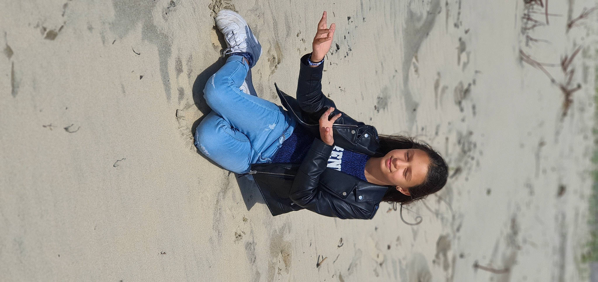 Erika participe au concours pour gagner de l'argent avec cette photo : adventure, climbing, fun, jeans, joy, person, recreation, sport_climbing, wall