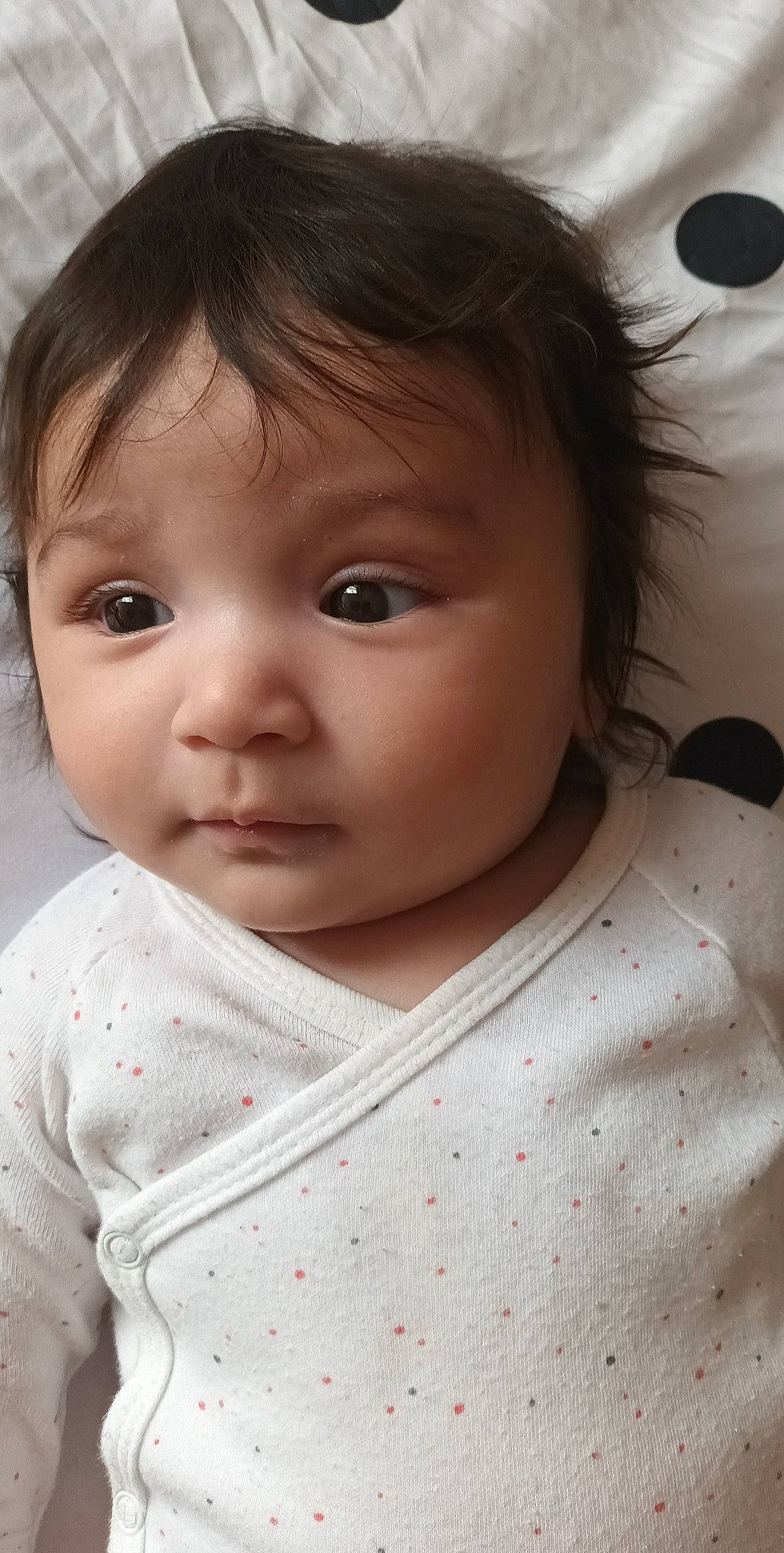 Cattaleya participe au concours pour gagner de l'argent avec cette photo : baby, baby_toddler_clothing, cheek, child, chin, eyebrow, eyelash, flash_photography, forehead, happy, head, iris, lip, neck, no_expression, nose, person, skin, sleeve, toddler