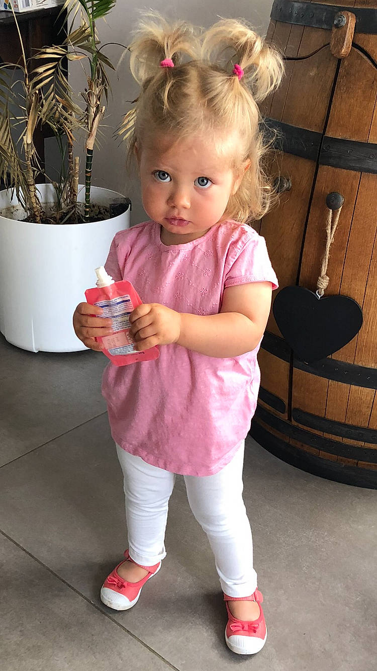 Myla participe au concours pour gagner de l'argent avec cette photo : child, person, pink, toddler