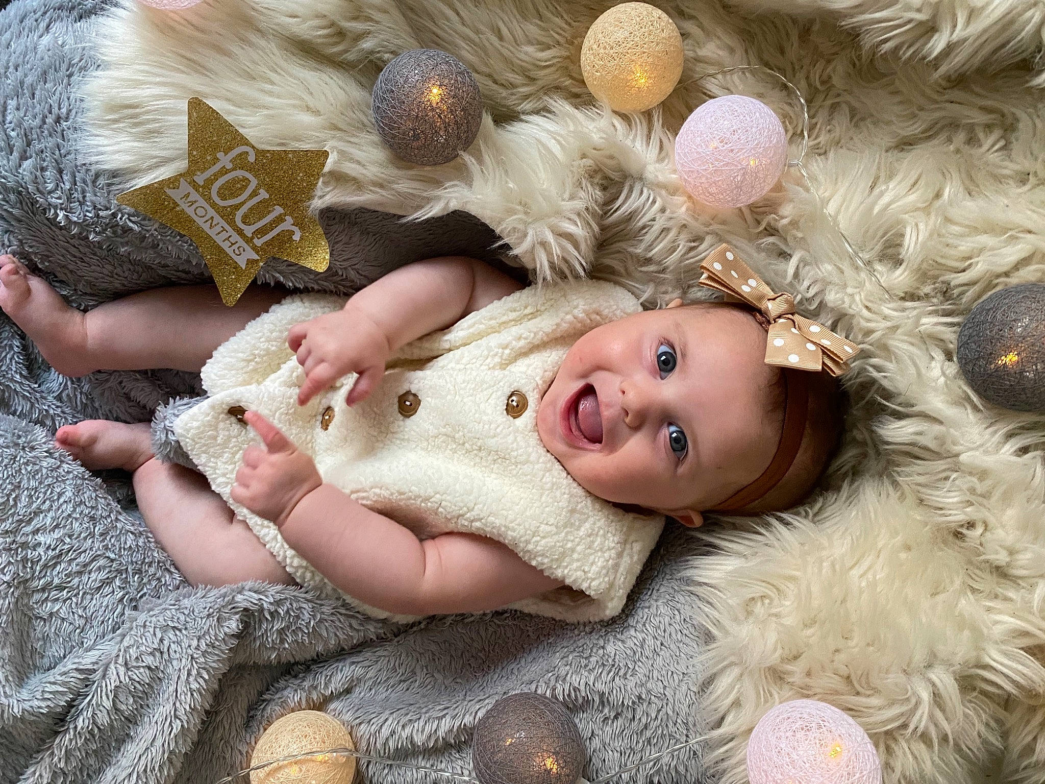 Joy participe au concours pour gagner de l'argent avec cette photo : baby, cap, child, christmas_ornament, costume_hat, doll, eye, facial_expression, fashion_accessory, fawn, fur, fur_clothing, grass, happy, ornament, person, skin, stuffed_toy, toddler, toy