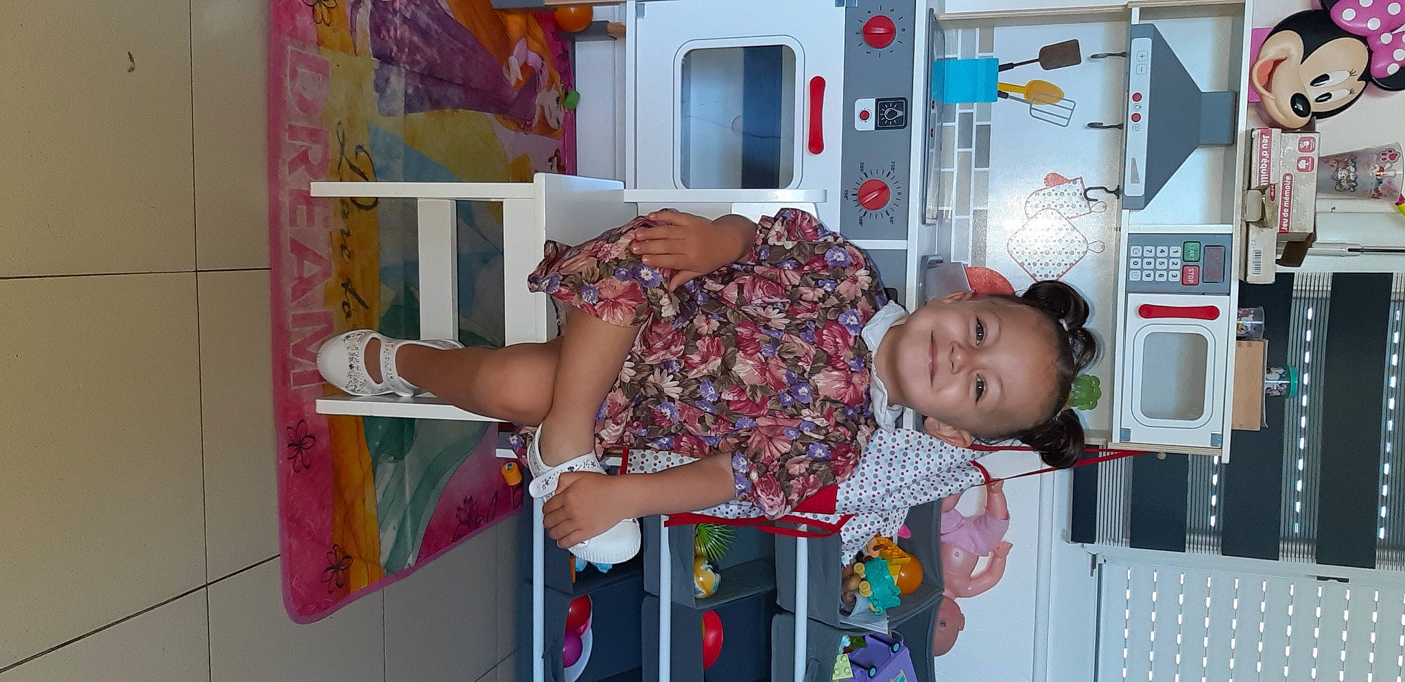 Keyssie a rejoint le concours — aidez-le/la à gagner de superbes lots ! art, baby, baby_toddler_clothing, building, child, fun, house, joy, machine, magenta, person, pink, play, product, room, service, shelf, shelving, t_shirt, toddler