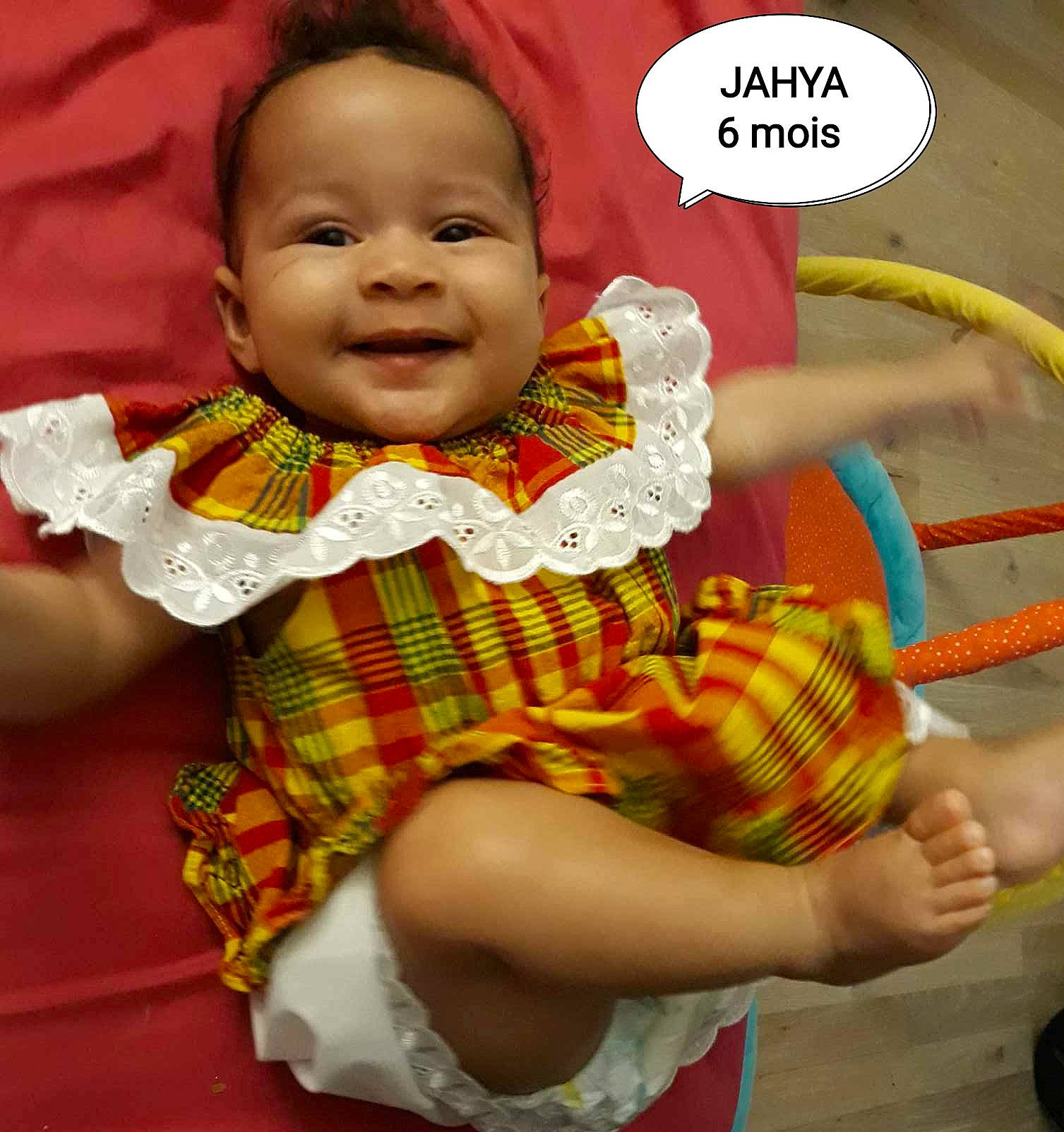 Jahya participe au concours pour gagner de l'argent avec cette photo : baby, baby_products, baby_toddler_clothing, chair, cheek, child, fashion_accessory, finger, fun, happy, joy, orange, pattern, person, play, product, sitting, sleeve, smile, textile