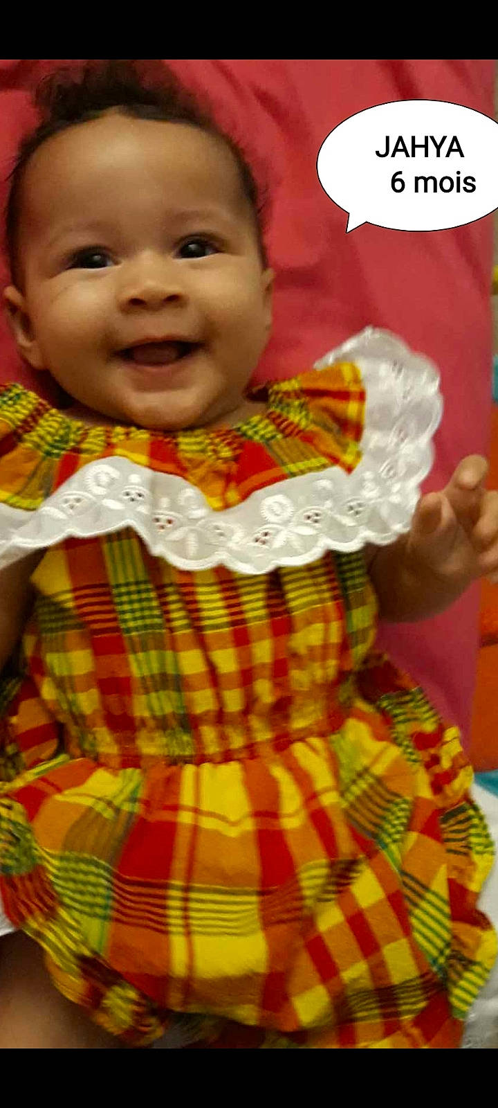 Jahya a rejoint le concours — aidez-le/la à gagner de superbes lots ! arm, baby, baby_laughing, baby_toddler_clothing, cheek, child, collar, face, hand, happy, joy, one_piece_garment, pattern, peach, person, plaid, sleeve, smile, thumb, toddler