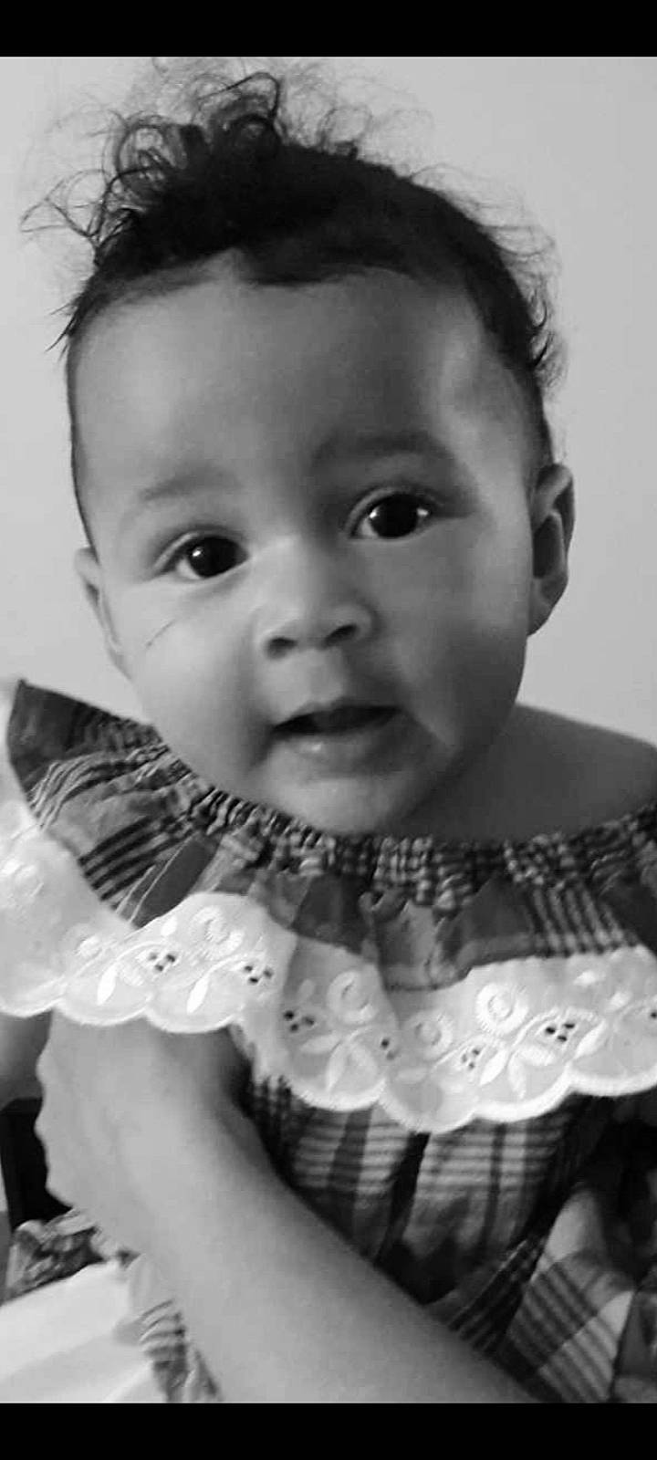 Jahya a rejoint le concours — aidez-le/la à gagner de superbes lots ! black, black_and_white, cheek, eye, eyebrow, eyelash, facial_expression, flash_photography, hairstyle, happy, head, human, iris, lip, mouth, neck, nose, organ, person, skin