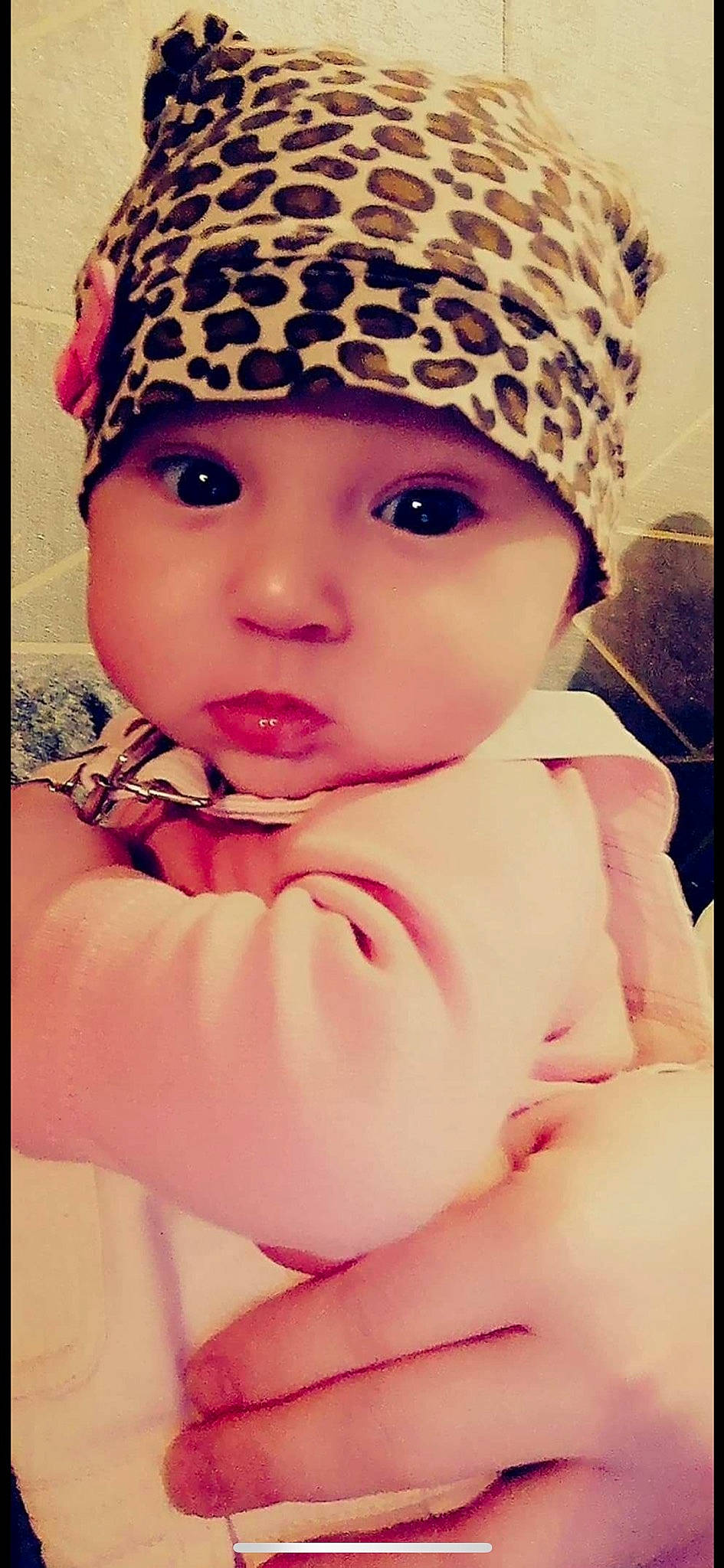 Wissem a rejoint le concours — aidez-le/la à gagner de superbes lots ! baby, beanie, cap, cheek, child, eye, eyebrow, face, fashion_accessory, forehead, hair_accessory, hat, head, headgear, headwear, knit_cap, lip, nose, person, pink
