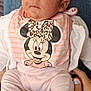 Ralia a rejoint le concours — aidez-le/la à gagner de superbes lots ! baby, bib, casual, clothing, cute, face, footwear, hand, holding, indoor, infant, lap, legs, minnie_mouse, person, pink, resting, socks, soft, white
