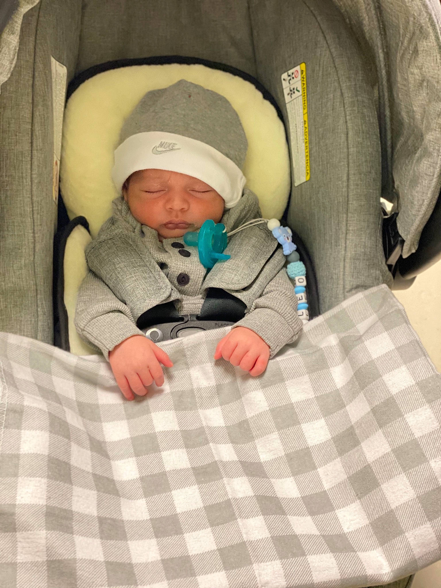 Leonel is registered to the contest to win money with this photo: baby, baby_in_car_seat, baby_products, child, comfort, headwear, infant_bed, person, product, sleep, toddler
