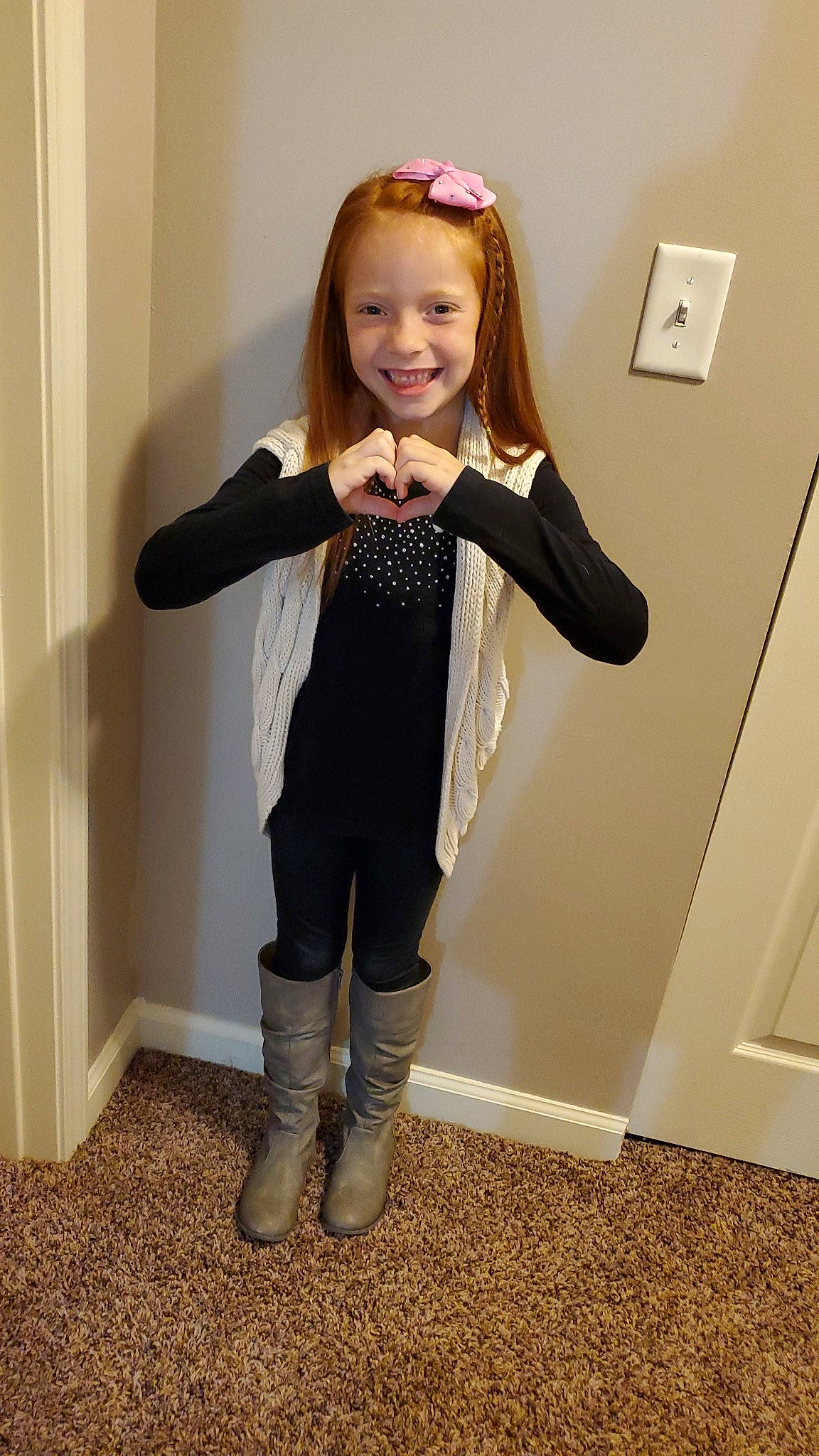 Alizé is registered to the contest to win money with this photo: blond, boot, child, child_model, clothing, costume, dress, fashion_accessory, footwear, joint, joy, knee, leg, leggings, long_hair, outerwear, person, riding_boot, shoe, sleeve