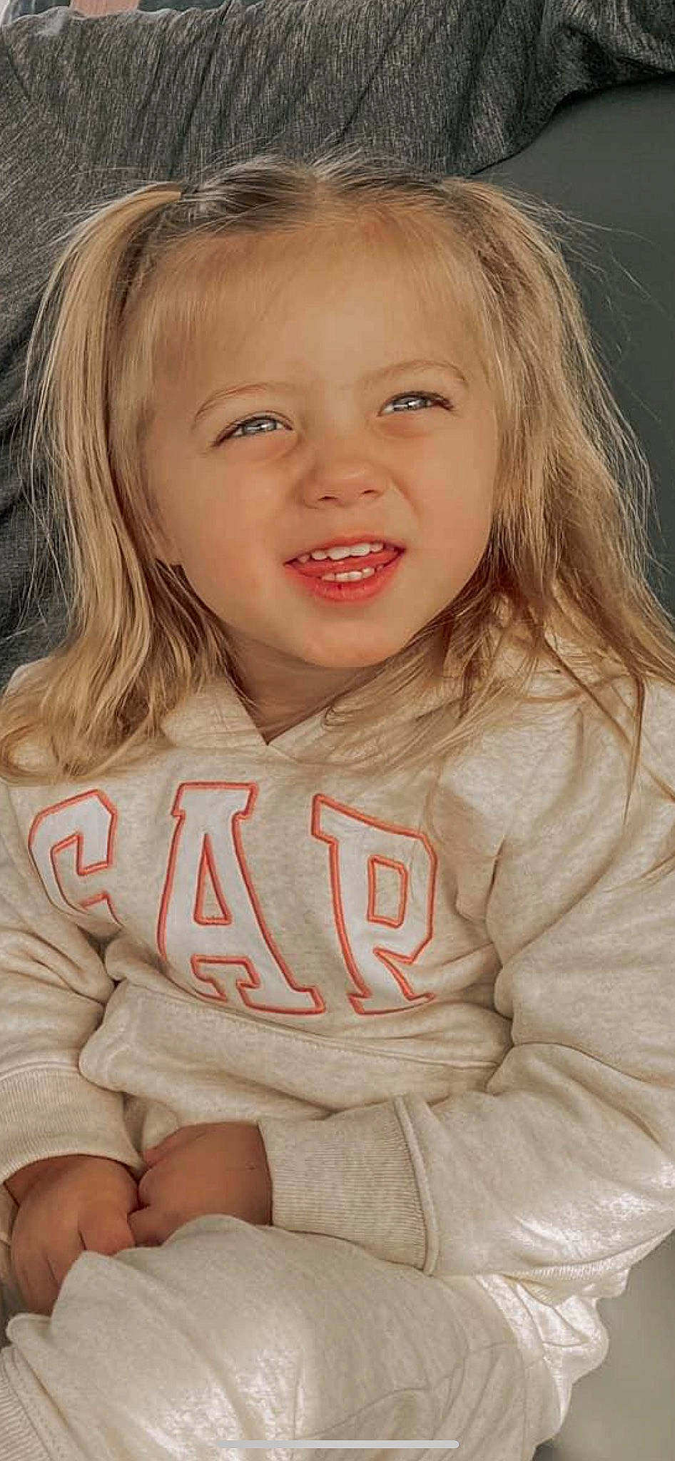 Emery is registered to the contest to win money with this photo: cheek, chin, clothing, eye, eyebrow, face, facial_expression, forehead, hair, hairstyle, hand, head, lip, mouth, neck, nose, organ, person, shoulder, skin