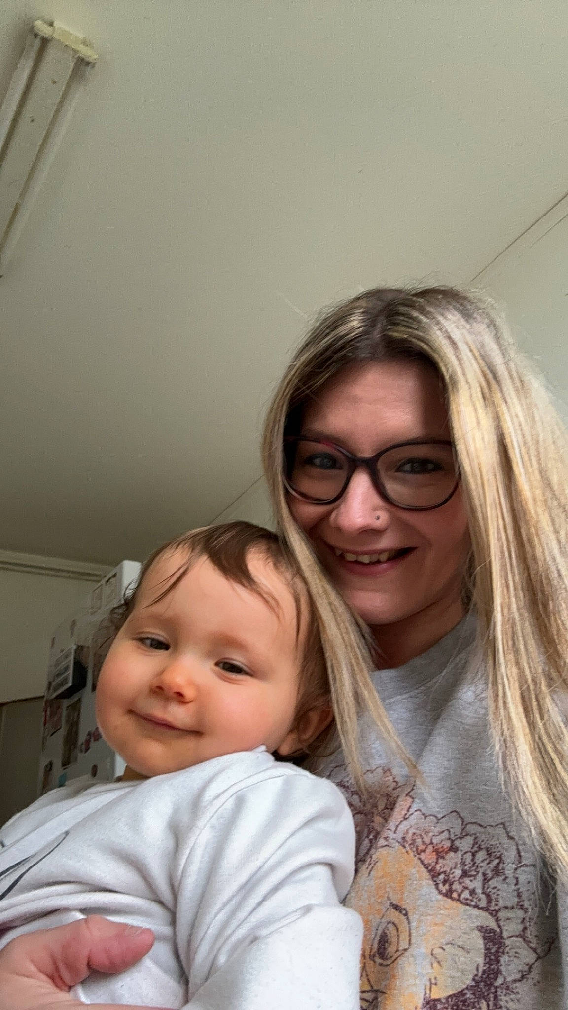 Lyana a rejoint le concours — aidez-le/la à gagner de superbes lots ! cheek, chin, comfort, eye, eyebrow, eyewear, gesture, glasses, hair, hairstyle, happy, head, iris, joy, lip, mouth, nose, person, shoulder, skin