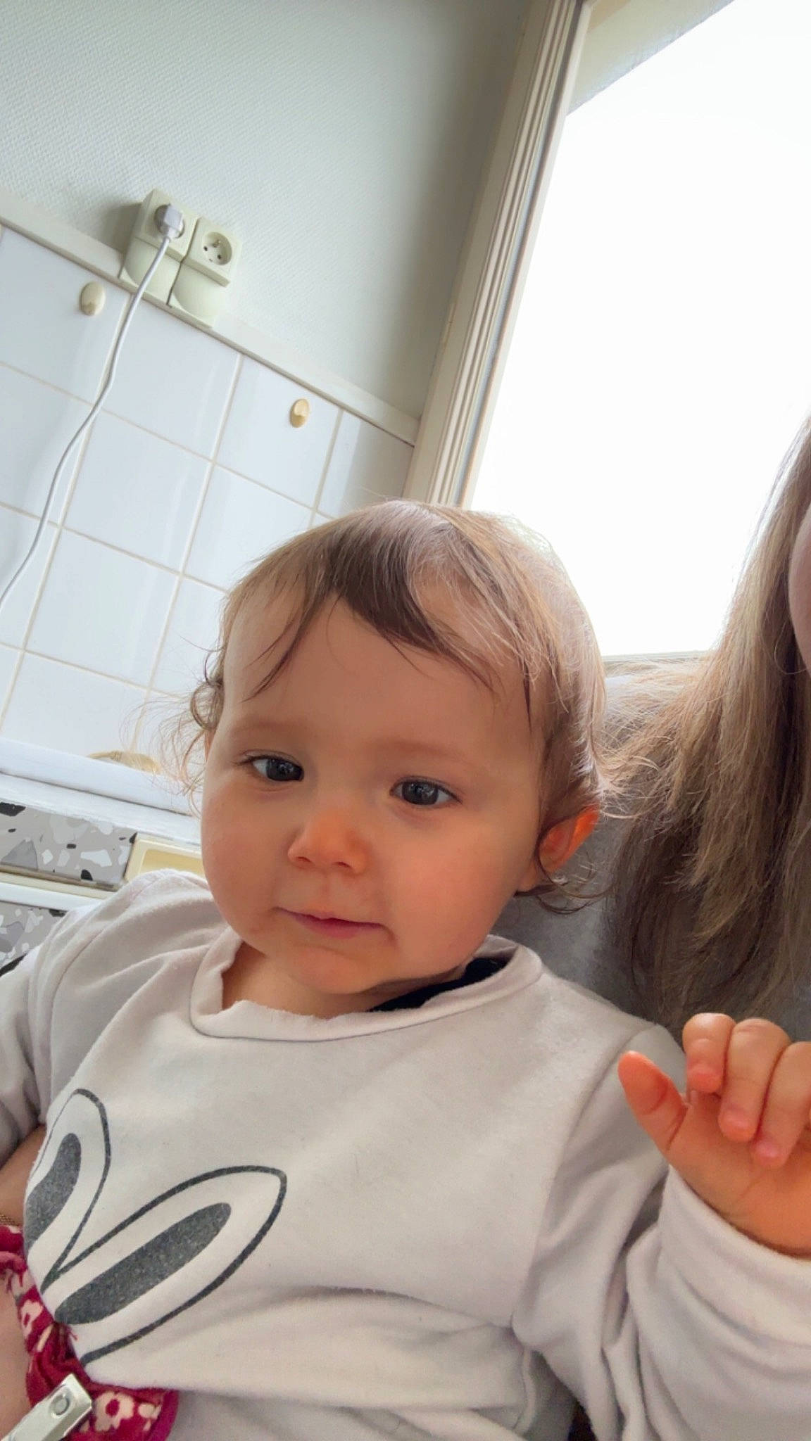 Lyana a rejoint le concours — aidez-le/la à gagner de superbes lots ! baby, baby_toddler_clothing, cheek, child, chin, comfort, face, finger, fun, gesture, hair, happy, head, lip, mouth, nose, person, shoulder, skin, sleeve