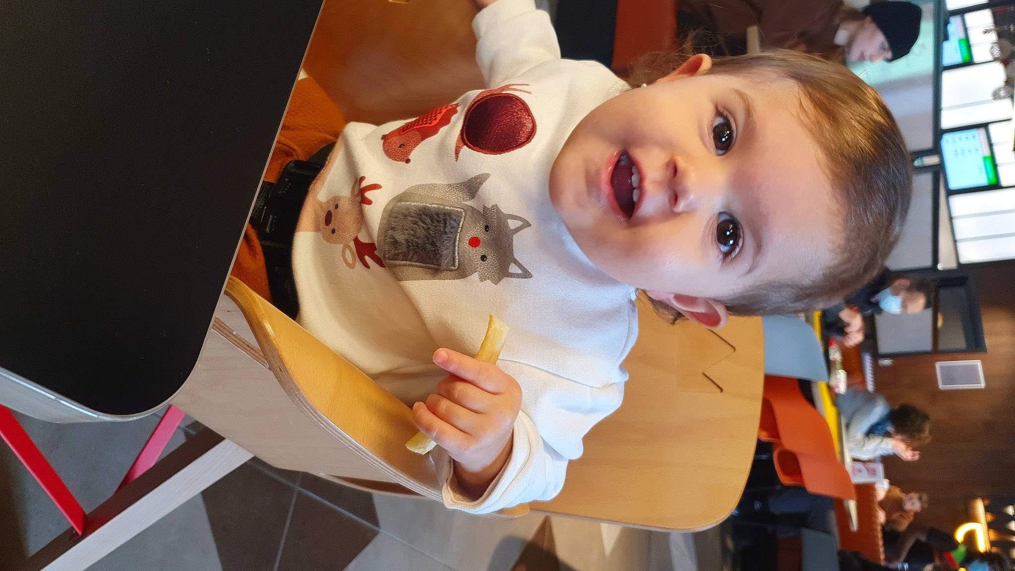 Inès a rejoint le concours — aidez-le/la à gagner de superbes lots ! baby, baby_products, cheek, child, costume, event, eyelash, finger, fun, happy, iris, mouth, nose, person, room, smile, stuffed_toy, toddler, toy