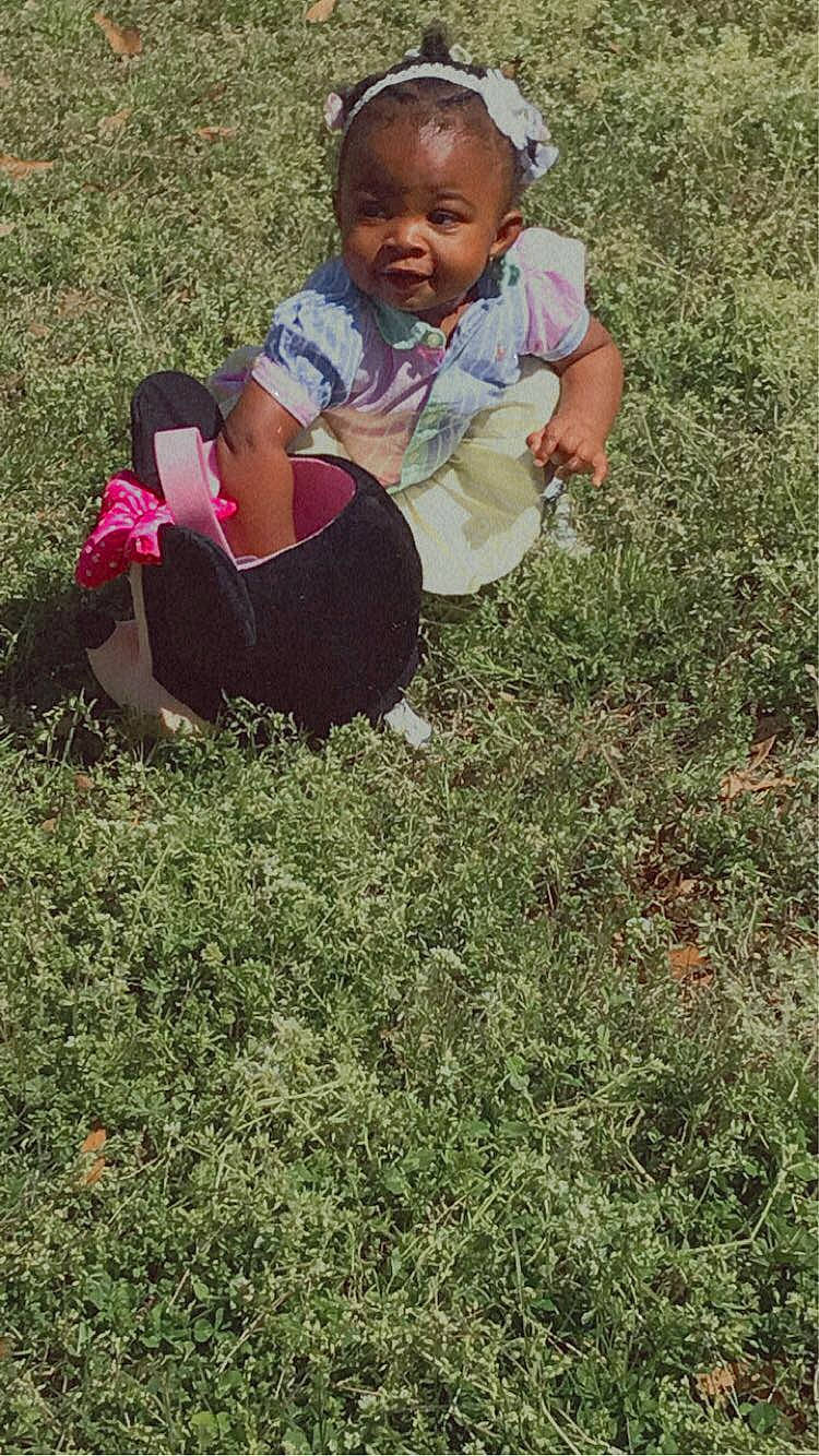 Kamiya is registered to the contest to win money with this photo: baby, baby_toddler_clothing, child, fun, grass, grassland, groundcover, happy, hat, lawn, leisure, people_in_nature, person, plant, shrub, sitting, smile, soil, spring, t_shirt