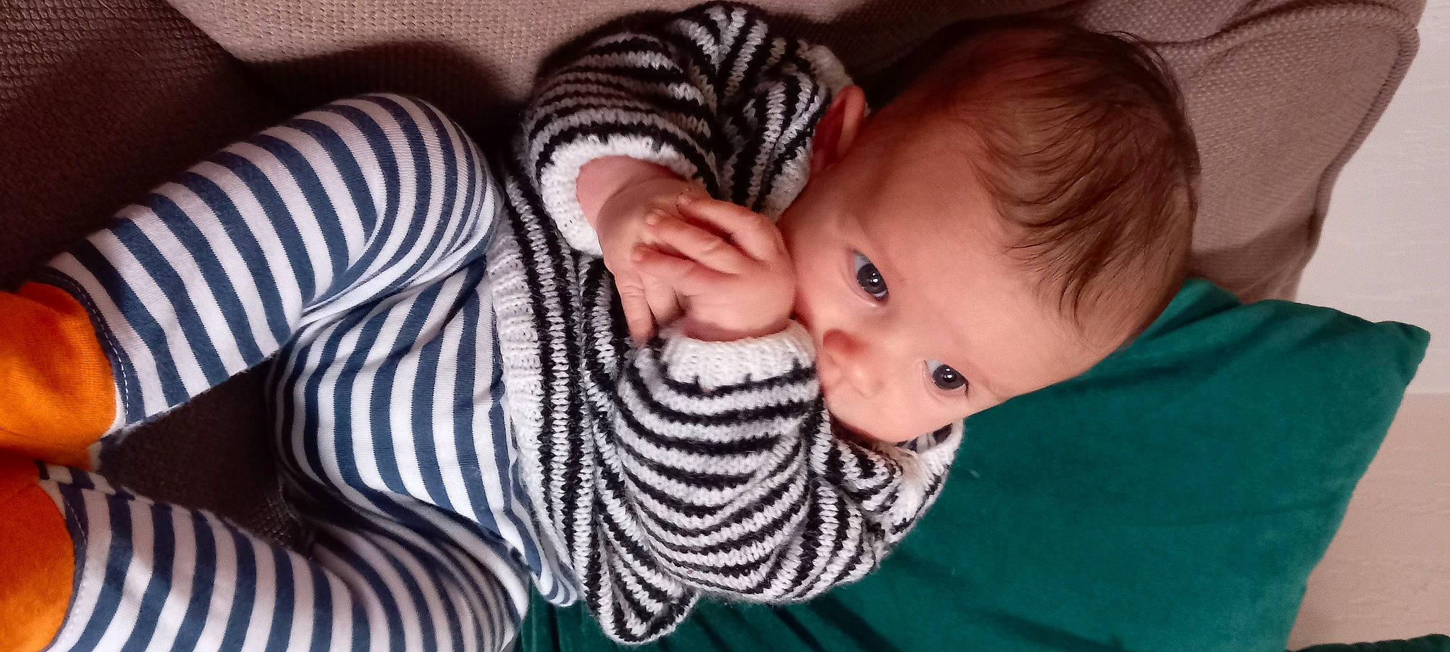 Yves a rejoint le concours — aidez-le/la à gagner de superbes lots ! baby, baby_toddler_clothing, cheek, child, chin, comfort, eye, eyebrow, eyelash, happy, iris, lip, mouth, neck, nose, pattern, person, sitting, skin, sleeve