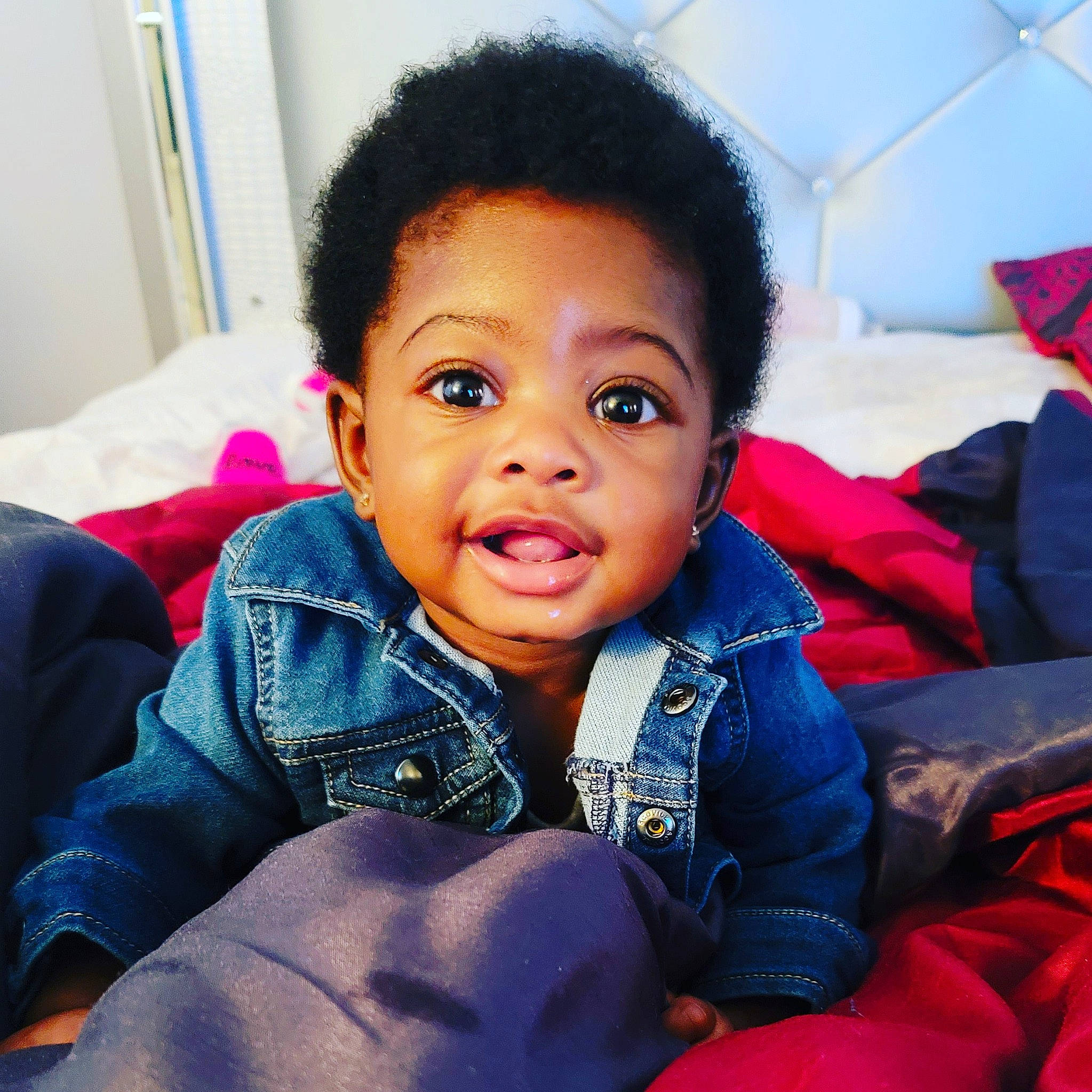 Lyra is registered to the contest to win money with this photo: black_hair, cheek, child, cool, eye, eyebrow, face, forehead, hair, happy, head, human, jeans, lip, nose, people, person, sitting, skin, smile