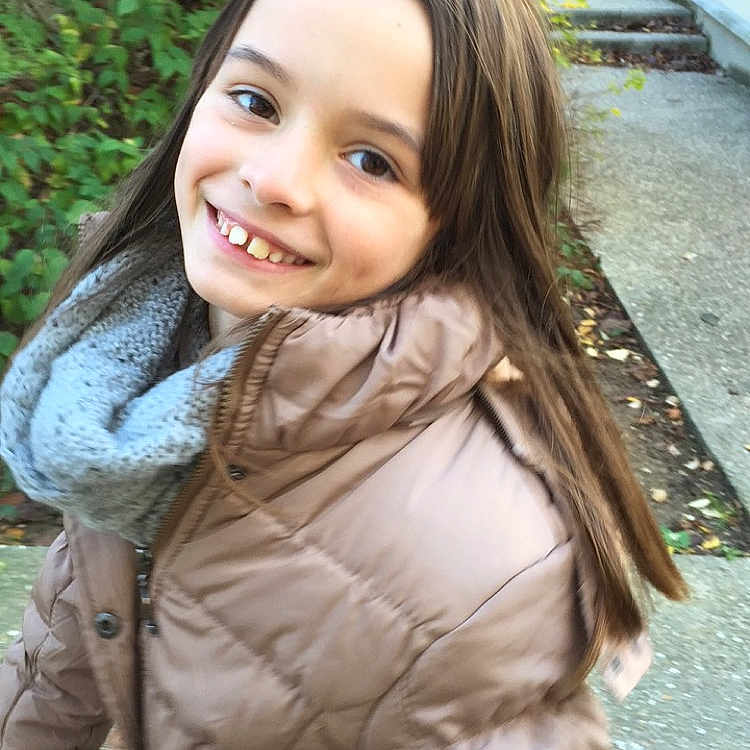 Alyson participe au concours pour gagner de l'argent avec cette photo :