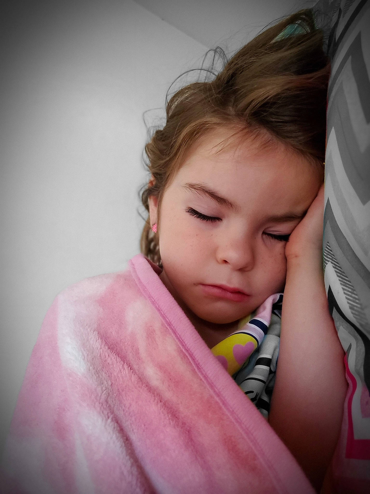 Kenz is registered to the contest to win money with this photo: baby, beauty, cheek, child, eye, face, head, lip, nap, neck, nose, person, pink, skin, sleep, toddler