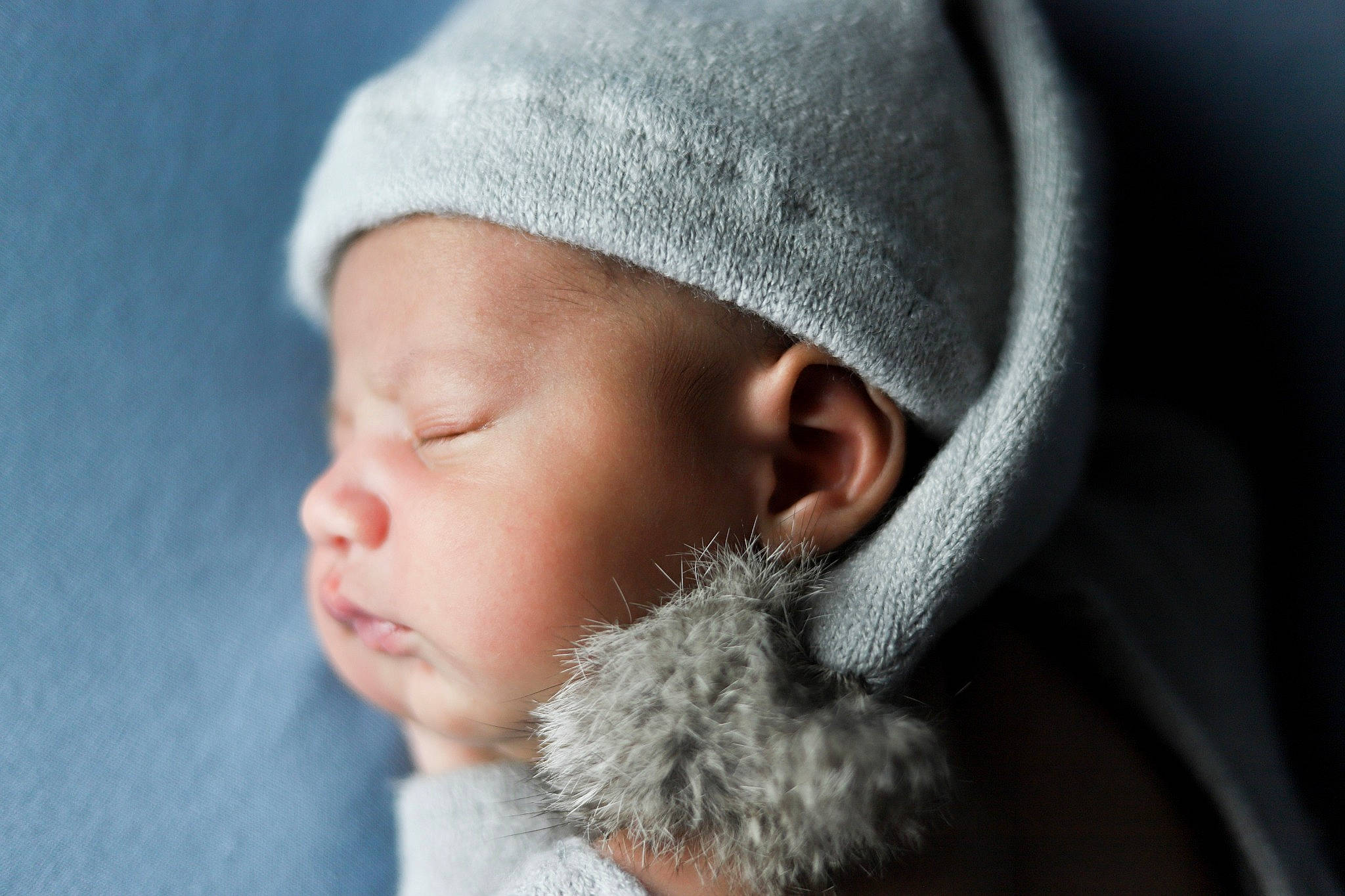 Grégoire Achille participe au concours pour gagner de l'argent avec cette photo : baby, beard, cap, cheek, chin, comfort, eyebrow, eyelash, face, facial_expression, flash_photography, grey, hand, headgear, lip, nose, person, skin, textile, toddler