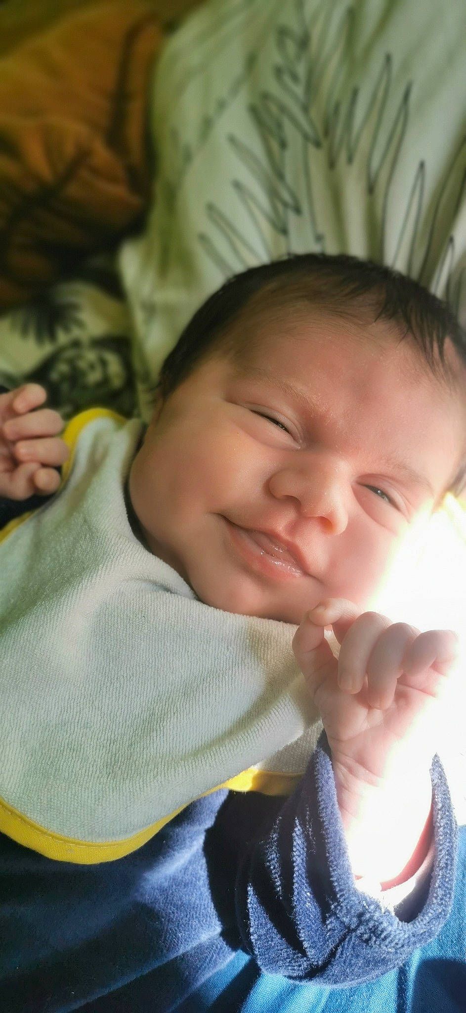 Raphaël a rejoint le concours — aidez-le/la à gagner de superbes lots ! baby, baby_toddler_clothing, cheek, chin, eye, eyebrow, finger, forehead, gesture, happy, iris, lip, mouth, nose, person, product, skin, sleeve, smile, textile