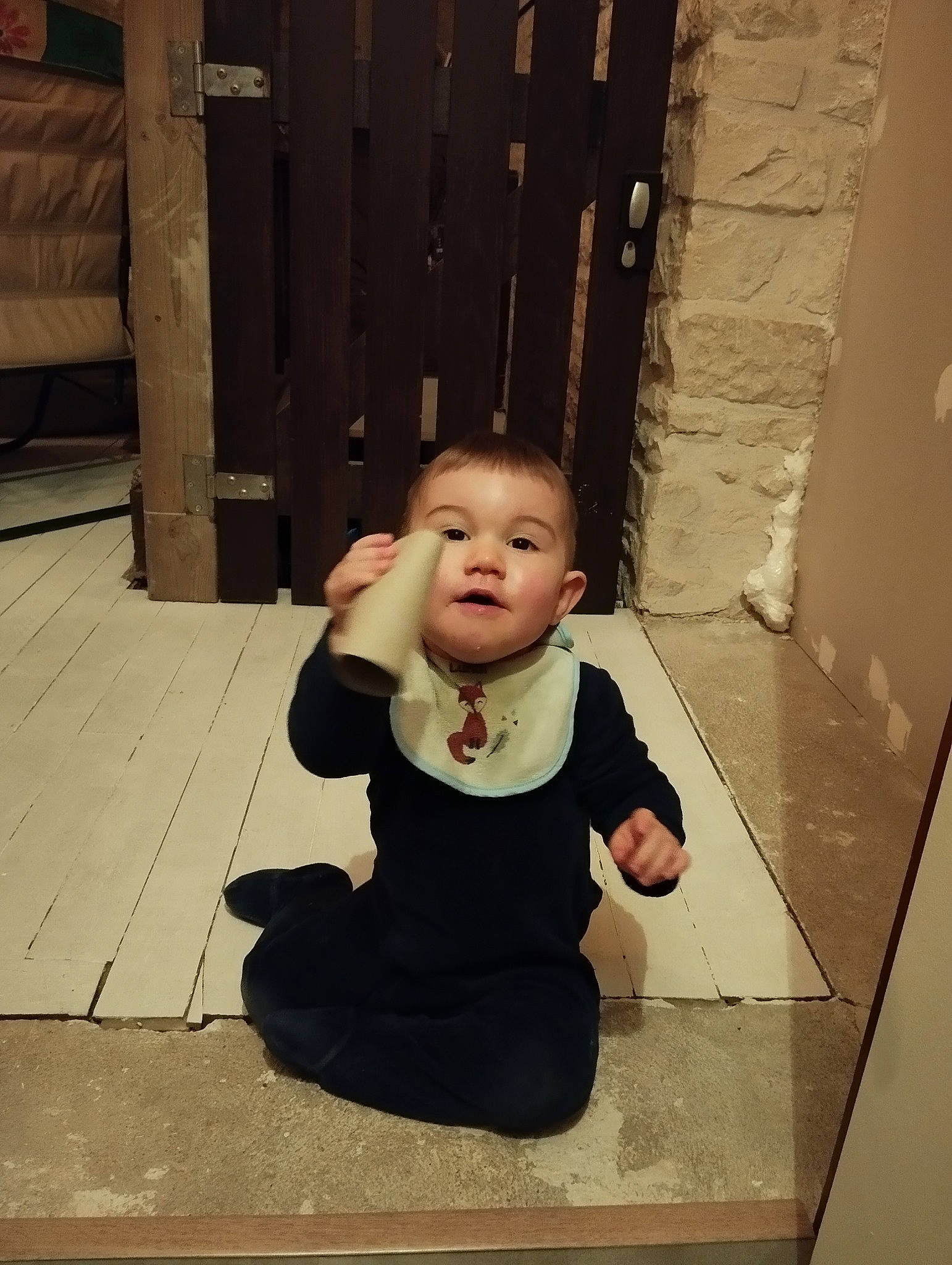 Raphaël participe au concours pour gagner de l'argent avec cette photo : baby, baby_toddler_clothing, cheek, child, clothing, floor, flooring, fun, happy, person, room, shadow, sitting, sleeve, smile, standing, suit, tints_and_shades, toddler, window