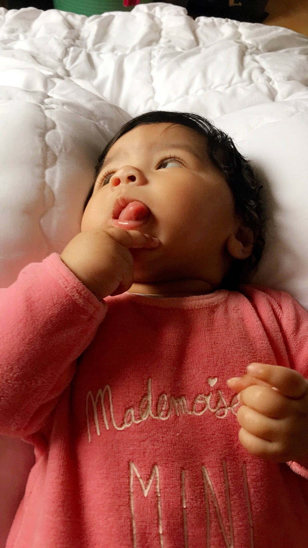 Haneïa a rejoint le concours — aidez-le/la à gagner de superbes lots ! cheek, child, face, finger, girl, hand, head, infant, lip, mouth, nose, person, pink, skin, toddler