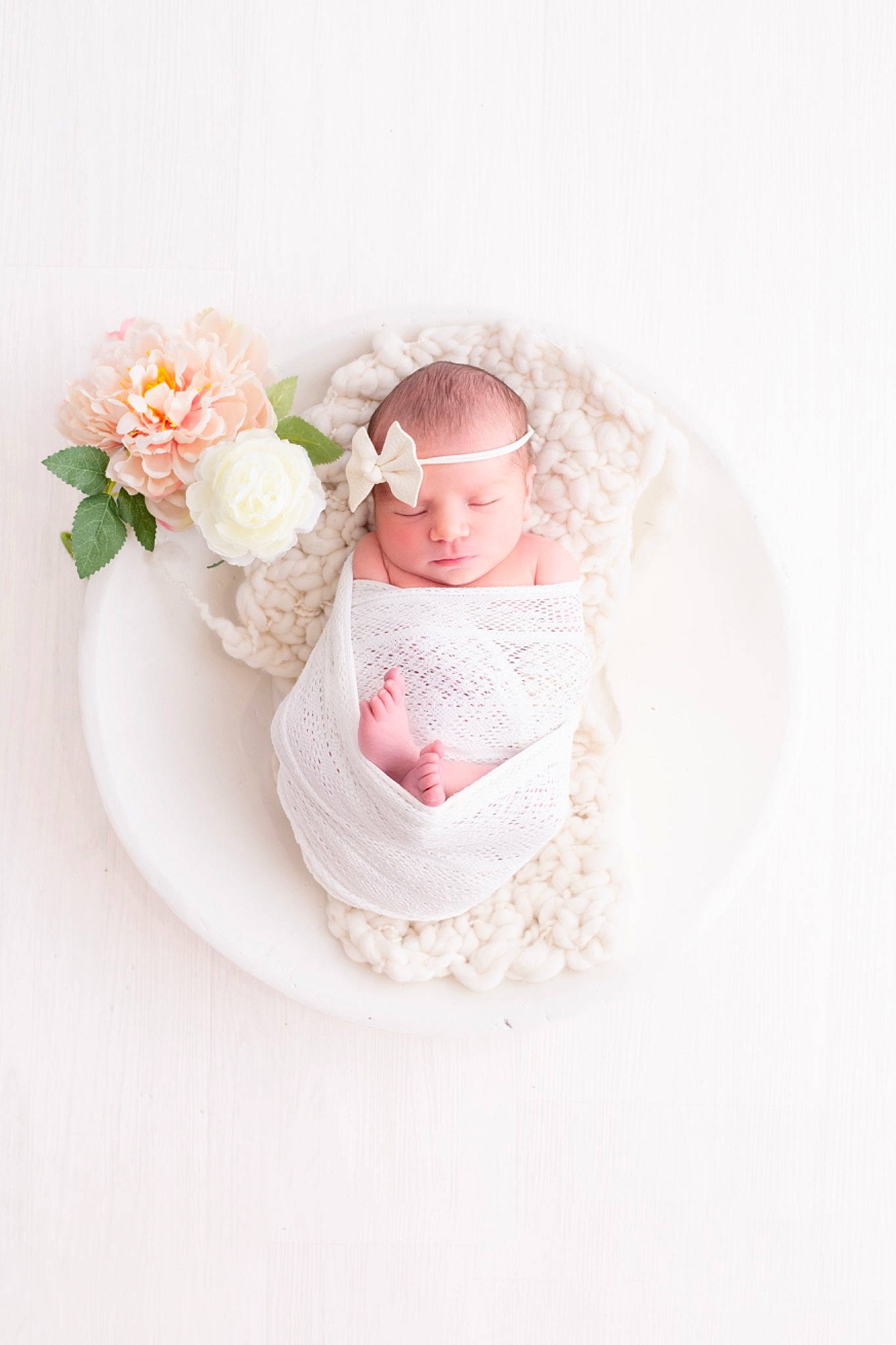 Victoria participe au concours pour gagner de l'argent avec cette photo : baby, baby_toddler_clothing, bridal_accessory, chair, cut_flowers, dishware, embellishment, fashion_accessory, floral_design, flower, hair_accessory, head, headgear, headpiece, linens, peach, person, petal, plant, rose