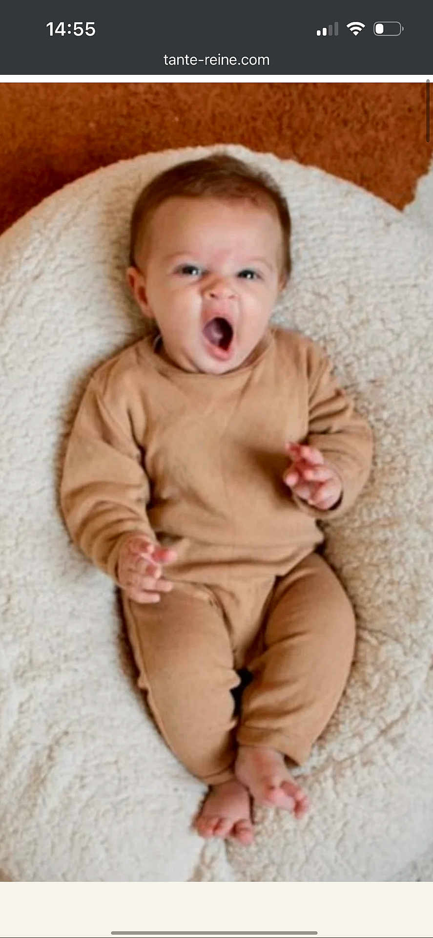 Antonio a rejoint le concours — aidez-le/la à gagner de superbes lots ! baby, infant, pajamas, brown_clothing, blanket, cozy, expression, yawn, face, hands, feet, sitting, soft_texture, indoor, child, cute, comfortable, portrait, person, young