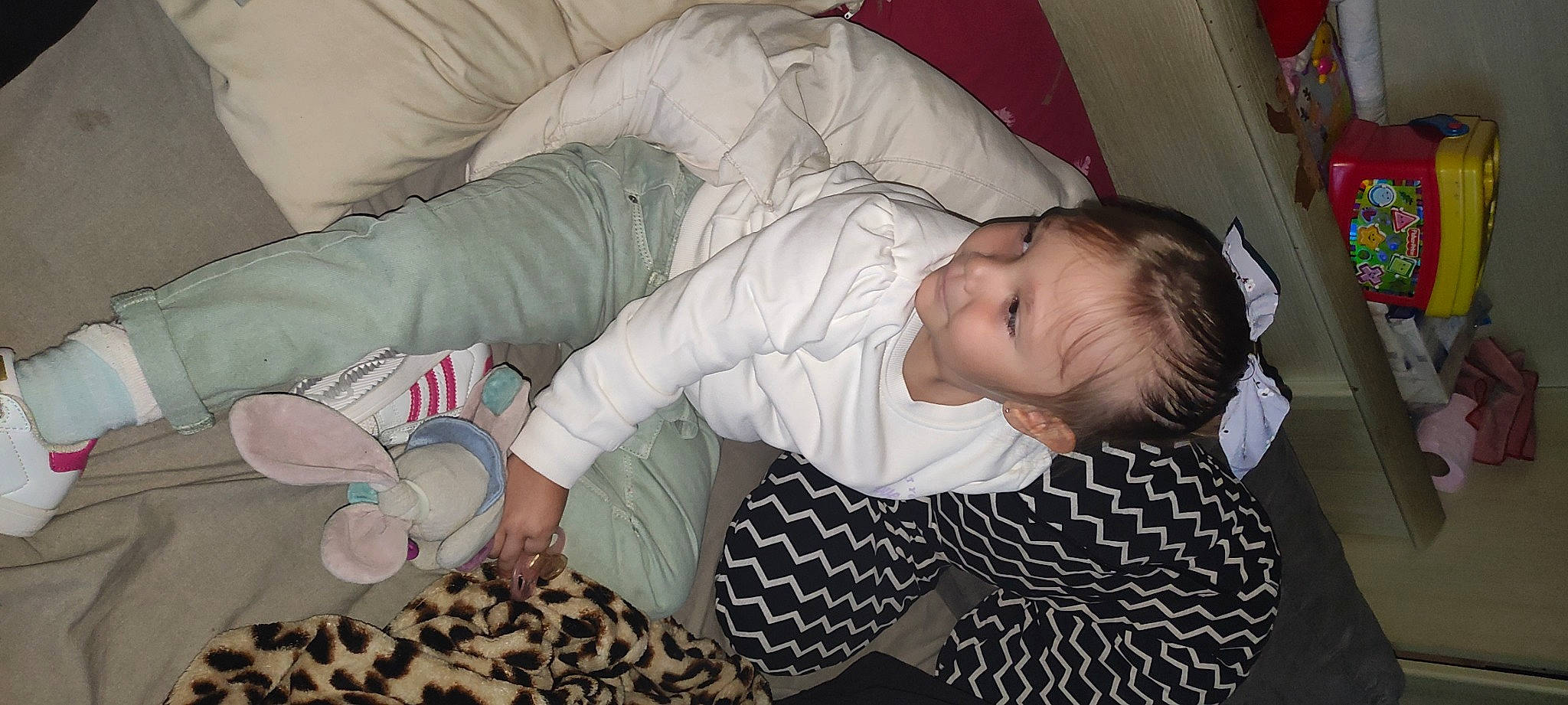 Alyson participe au concours pour gagner de l'argent avec cette photo : baby, baby_products, baby_toddler_clothing, bedtime, child, comfort, hairstyle, head, linens, nap, pattern, person, room, sitting, sleep, sleeve, toddler