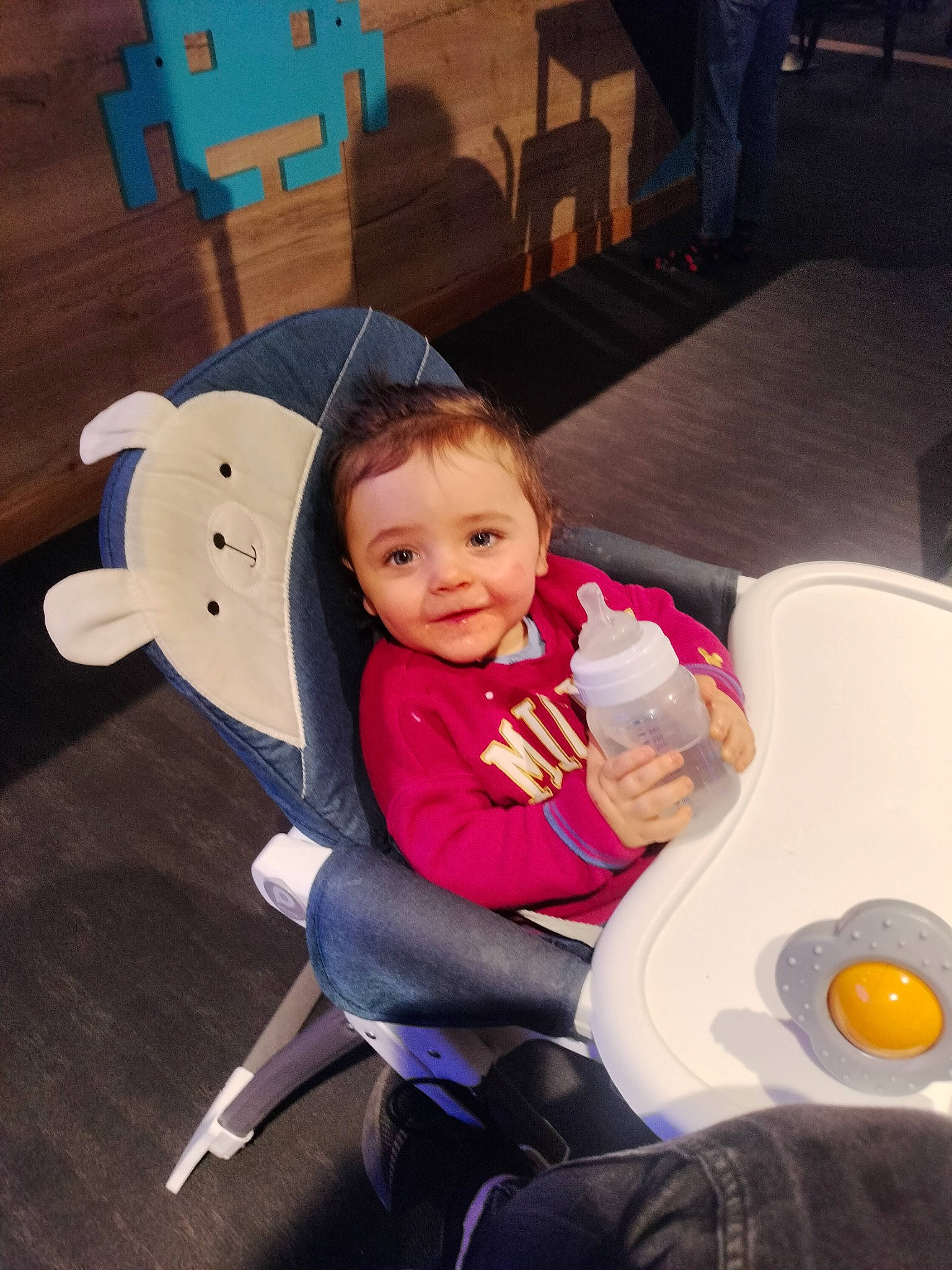Naël a rejoint le concours — aidez-le/la à gagner de superbes lots ! auto_part, baby, baby_products, baby_toddler_clothing, chair, child, comfort, eye, fun, furniture, happy, head, joy, lap, leisure, person, recreation, sitting, smile, sneakers