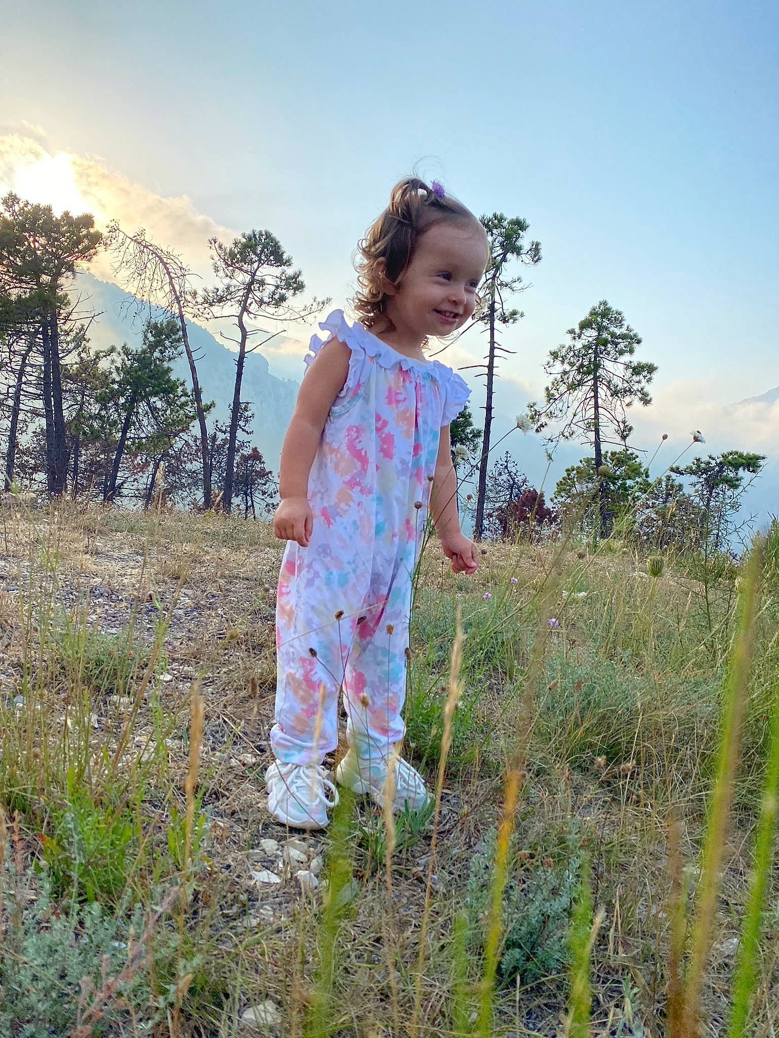 Nicole participe au concours pour gagner de l'argent avec cette photo : baby_toddler_clothing, child, cloud, field, fun, grass, grassland, happy, joy, landscape, leisure, meadow, people_in_nature, person, plant, prairie, sky, toddler, tree, vacation