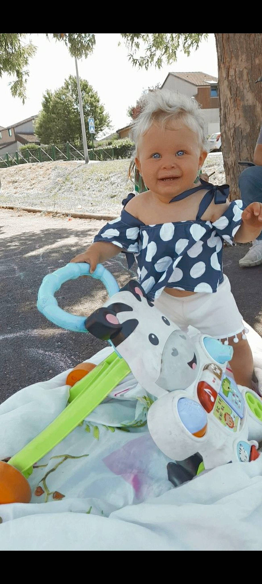 Fidjy a rejoint le concours — aidez-le/la à gagner de superbes lots ! baby, child, fawn, joy, person, play, toddler