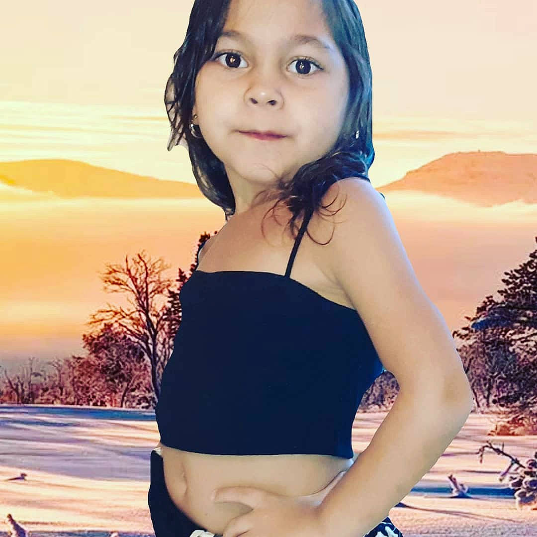 Sesiliya participe au concours pour gagner de l'argent avec cette photo : abdomen, arm, beauty, black_hair, chest, child, clothing, eye, happy, joint, leg, neck, nose, person, shoulder, skin, smile, toddler, top, trunk