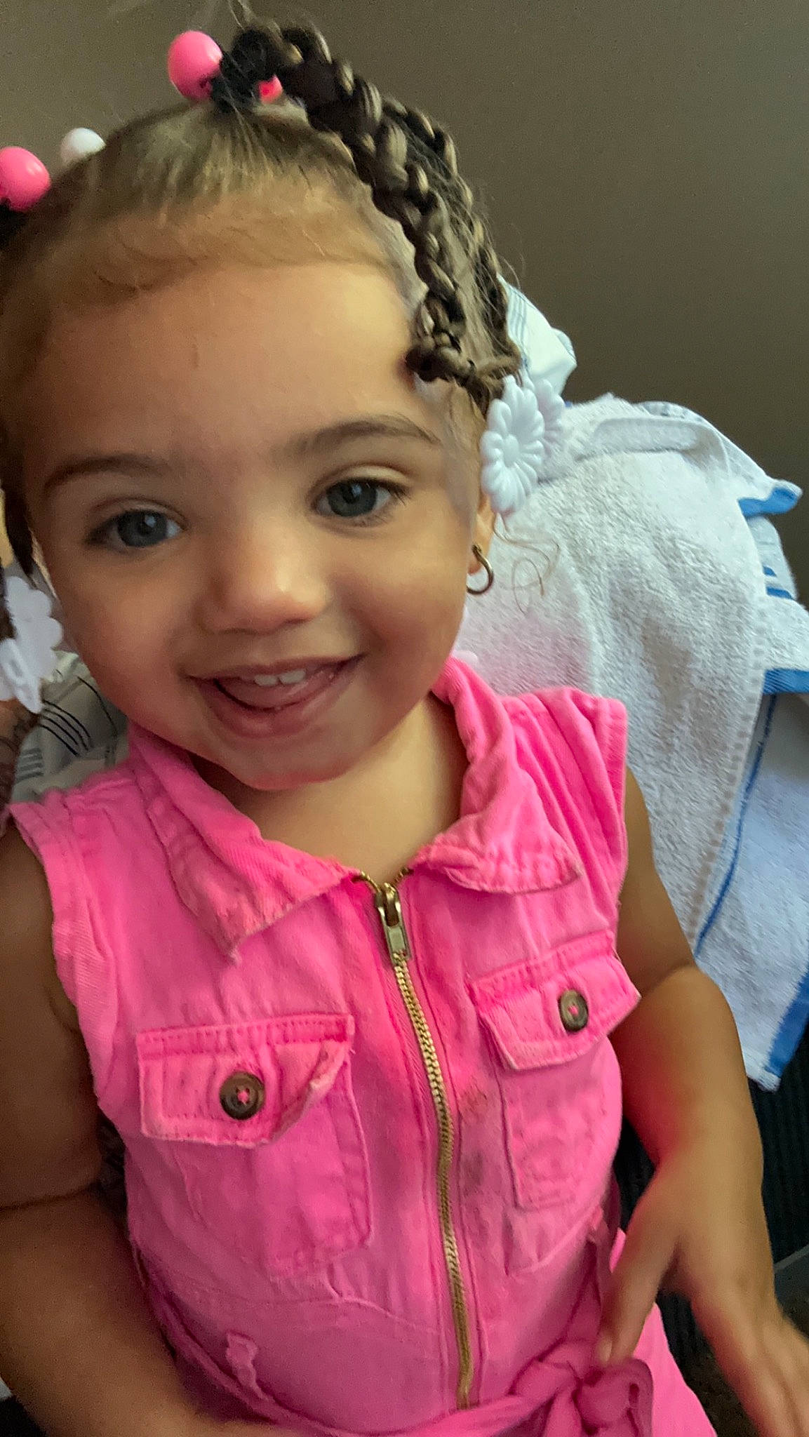 Melyona is registered to the contest to win money with this photo: cheek, chin, ear, eye, eyebrow, eyelash, forehead, hair, hairstyle, happy, head, human, iris, joy, lip, neck, nose, person, pink, skin