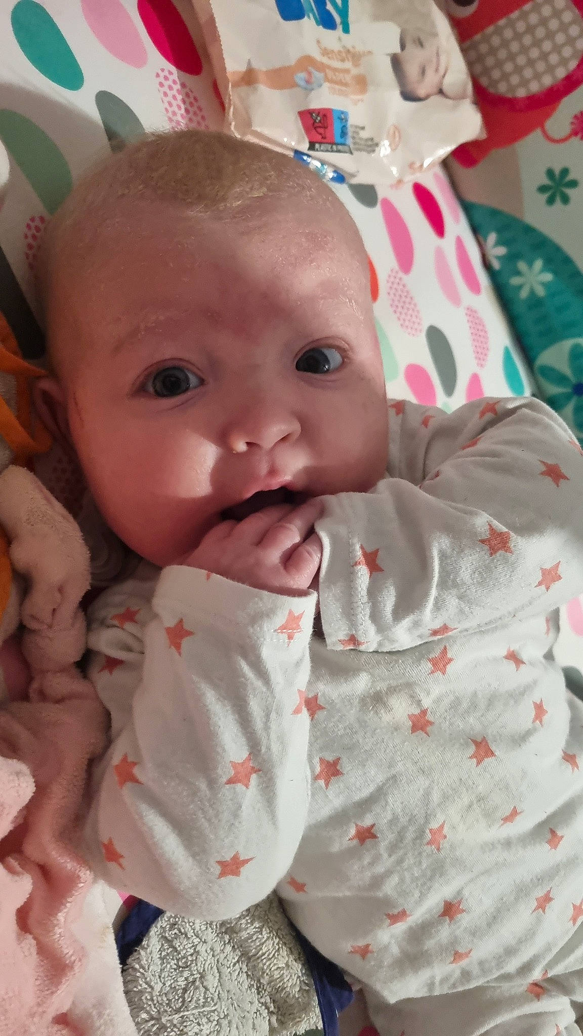 Tea participe au concours pour gagner de l'argent avec cette photo : baby, baby_products, baby_safety, baby_toddler_clothing, cheek, child, chin, event, eye, happy, head, linens, lip, mouth, nose, person, pink, skin, sleeve, textile