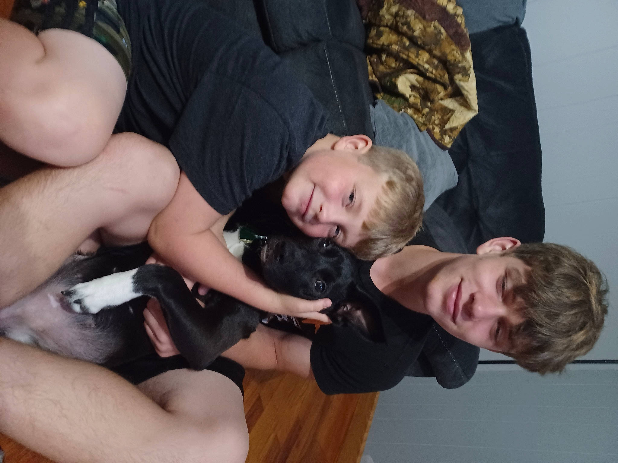 Jayden is registered to the contest to win money with this photo: abdomen, chest, comfort, elbow, event, flash_photography, fun, gesture, happy, human_leg, joint, joy, knee, leisure, muscle, person, room, shorts, sitting, t_shirt