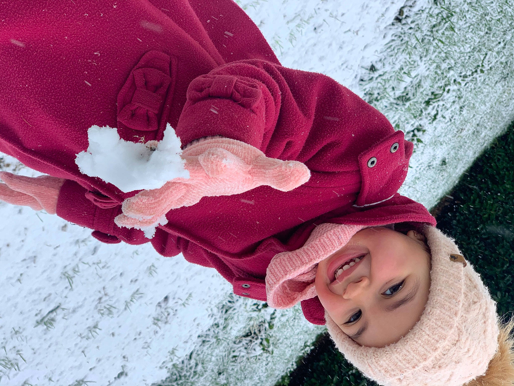 Léna participe au concours pour gagner de l'argent avec cette photo : beauty, cap, child, happy, hat, headgear, headwear, joy, linens, lip, magenta, pattern, person, petal, pink, plant, red, rose, smile, textile
