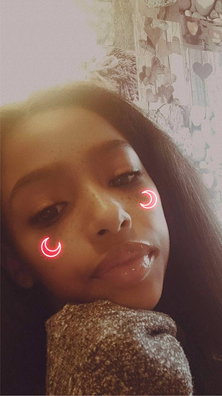 Calais participe au concours pour gagner de l'argent avec cette photo : black_hair, cheek, chin, ear, eyebrow, eyelash, flash_photography, forehead, happy, iris, jaw, lip, lipstick, long_hair, mouth, neck, nose, person, selfie, skin