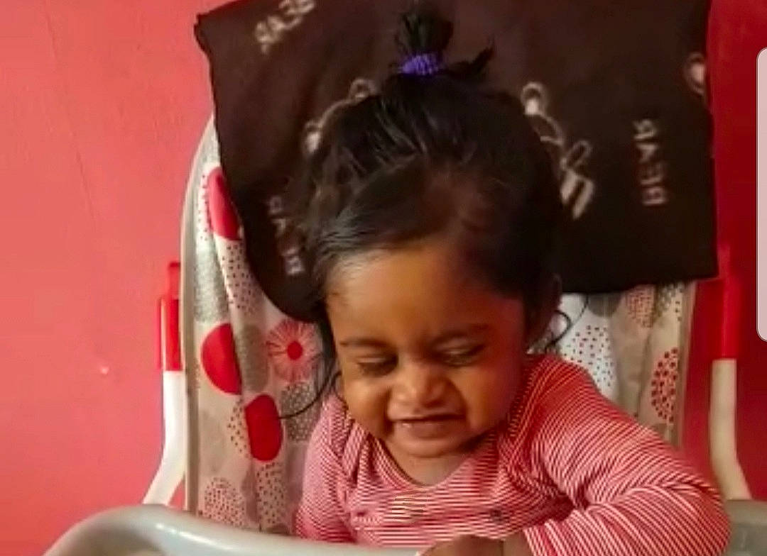 Ashley participe au concours pour gagner de l'argent avec cette photo : baby, baby_toddler_clothing, chair, cheek, child, ear, eyelash, fashion_accessory, fun, happy, headpiece, lip, magenta, nose, person, pink, room, sitting, smile, tableware