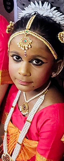 Natacha a rejoint le concours — aidez-le/la à gagner de superbes lots ! black_hair, body_jewelry, cheek, chin, clothing, cool, eye, eyebrow, eyelash, fashion_design, forehead, hair, hairstyle, headgear, headpiece, headwear, jewellery, magenta, makeover, organ