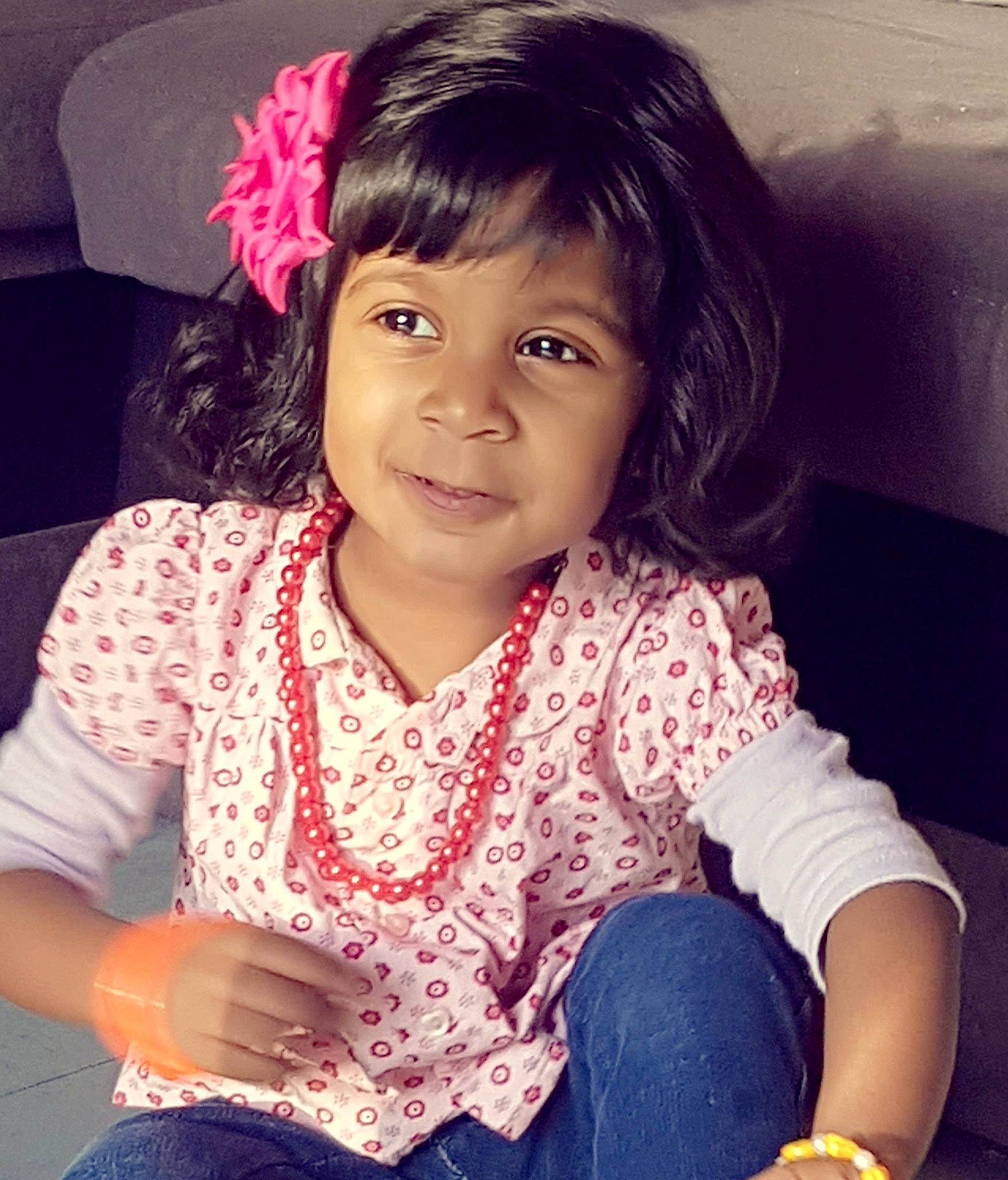 Natacha a rejoint le concours — aidez-le/la à gagner de superbes lots ! cheek, chin, cool, ear, eye, eyelash, facial_expression, finger, flash_photography, hair, hairstyle, happy, iris, joy, lip, mouth, neck, nose, person, skin